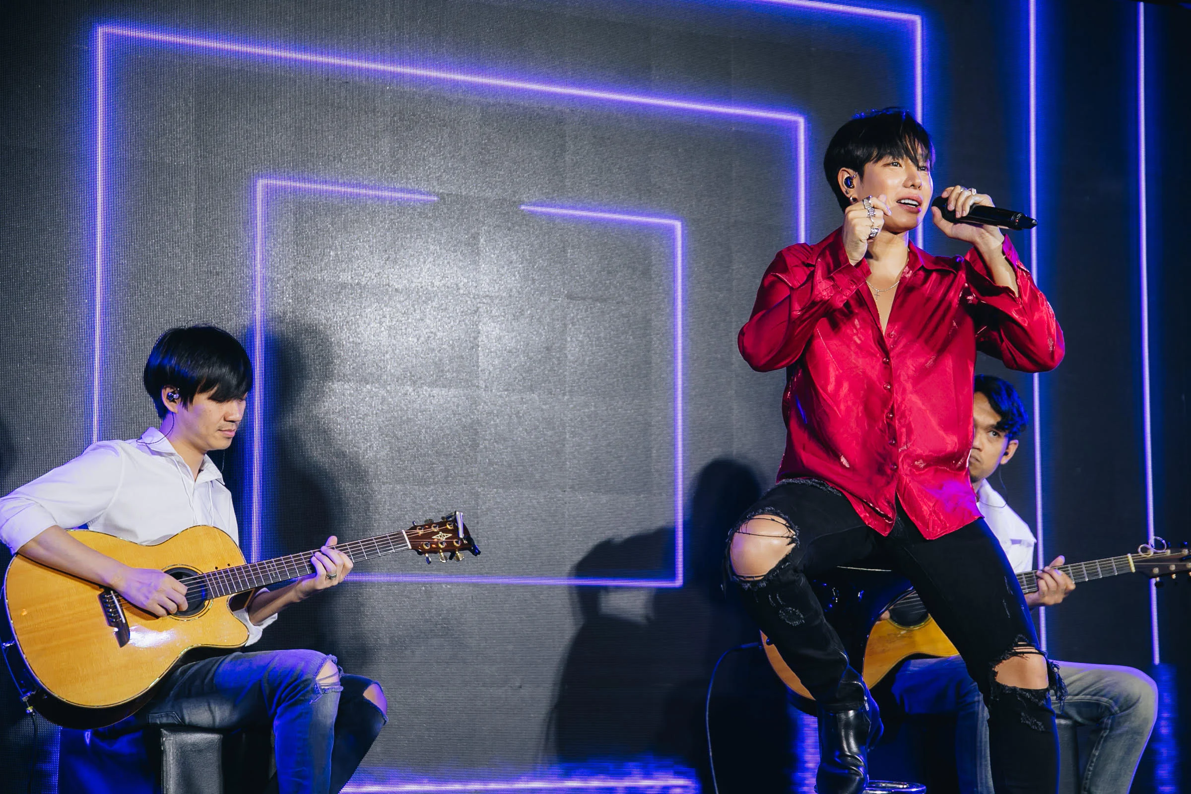 เป๊ก ผลิตโชค เปิดตัวอัลบั้มที่ 4