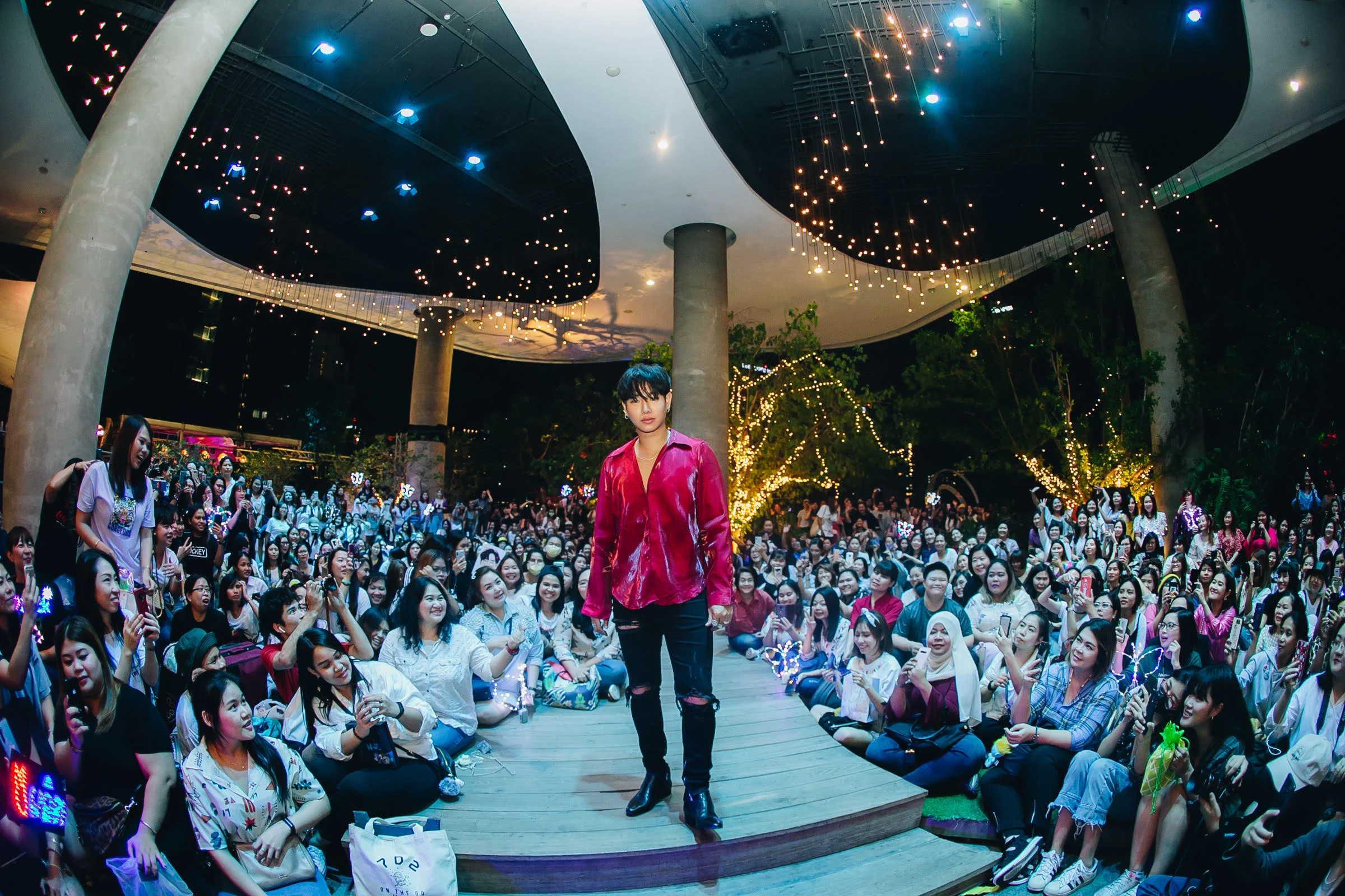 เป๊ก ผลิตโชค เปิดตัวอัลบั้มที่ 4