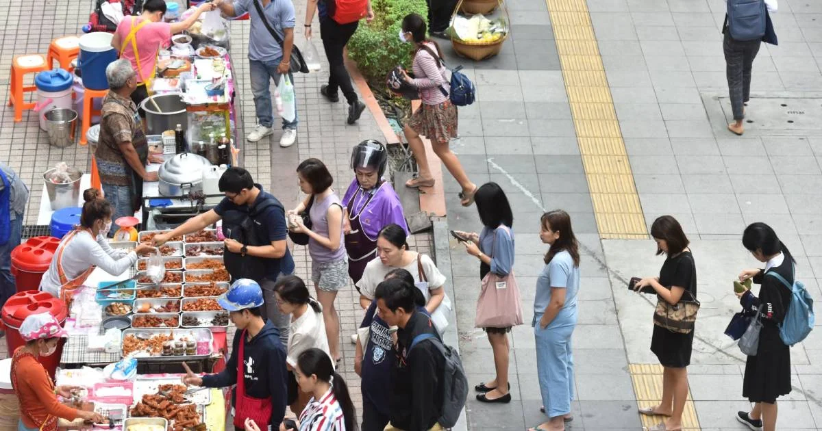 ดุสิตโพล 65.54% โอดของแพงค่าครองชีพสูง ศก.แย่ ตกงาน ส่วนใหญ่หวังนายกฯ ช่วย