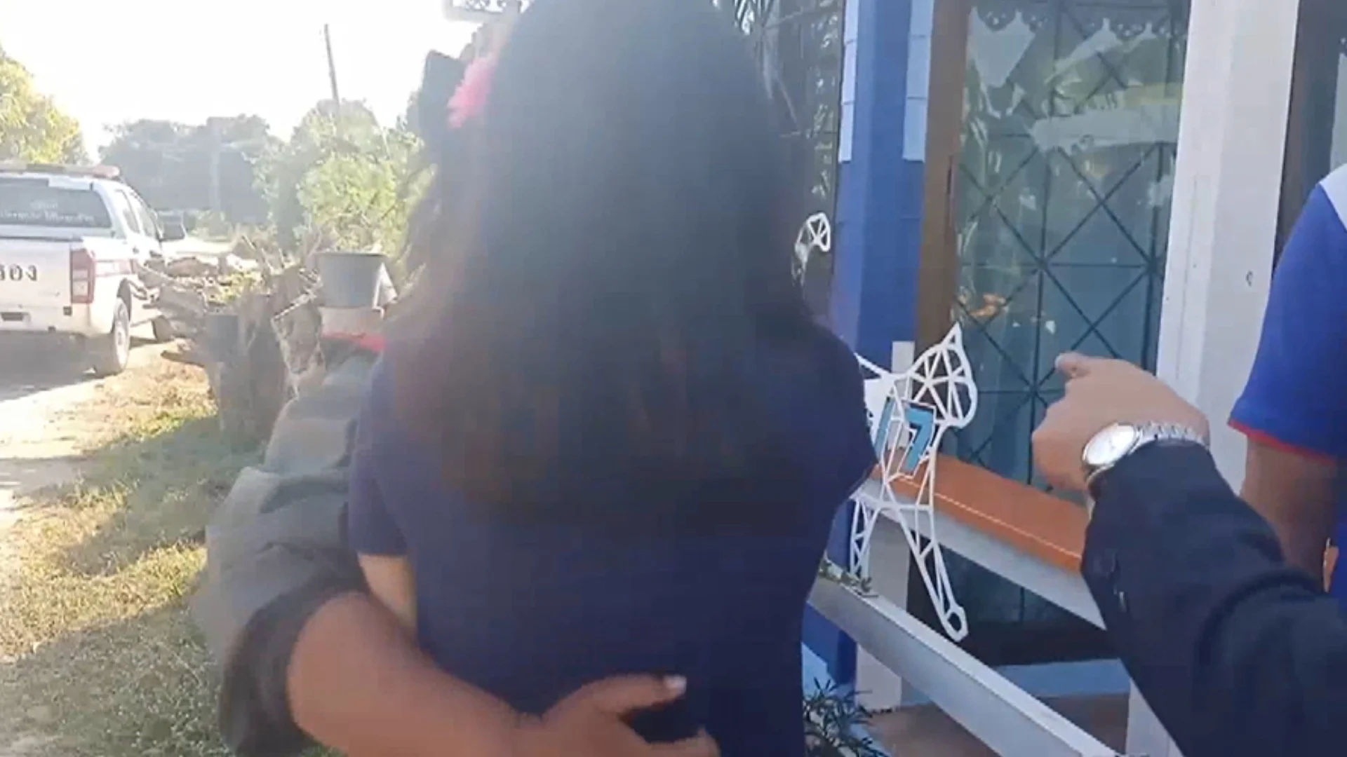 ตำรวจบุกช่วยหญฺิงวัย 15 ปี ถูกบังคับค้ายา