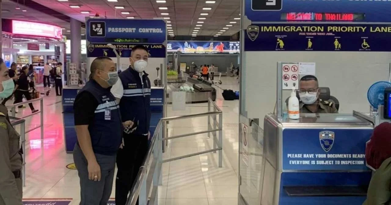 ตม.สุวรรณภูมิป่วยผลตรวจเป็นบวกรอ สธ.ยืนยัน