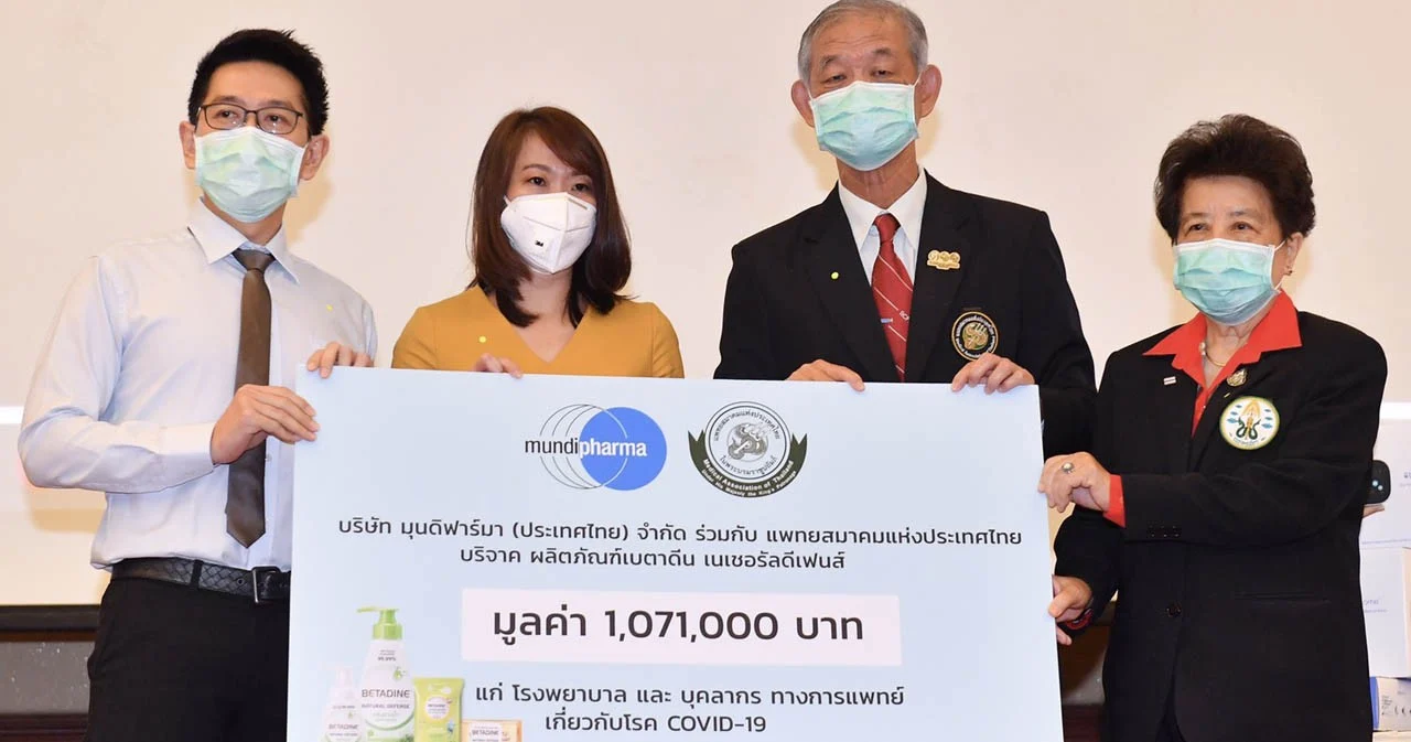 แพทยสมาคมรับมอบผลิตภัณฑ์ทางการแพทย์ กระจายให้โรงพยาบาลรับมือโควิด-19