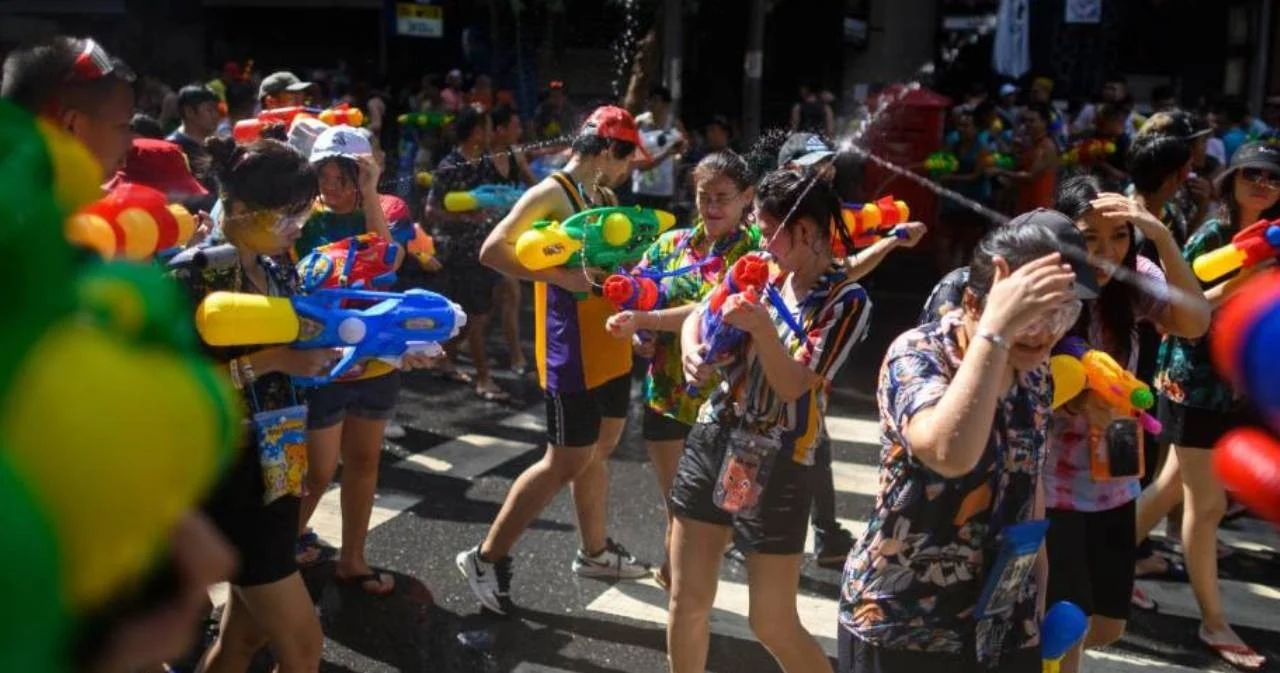 ศบค.กำหนด 7 วันอันตรายโควิดช่วงสงกรานต์ ห้ามเล่นน้ำทุกกรณี ไทยติดเชื้อเพิ่ม 33 ราย