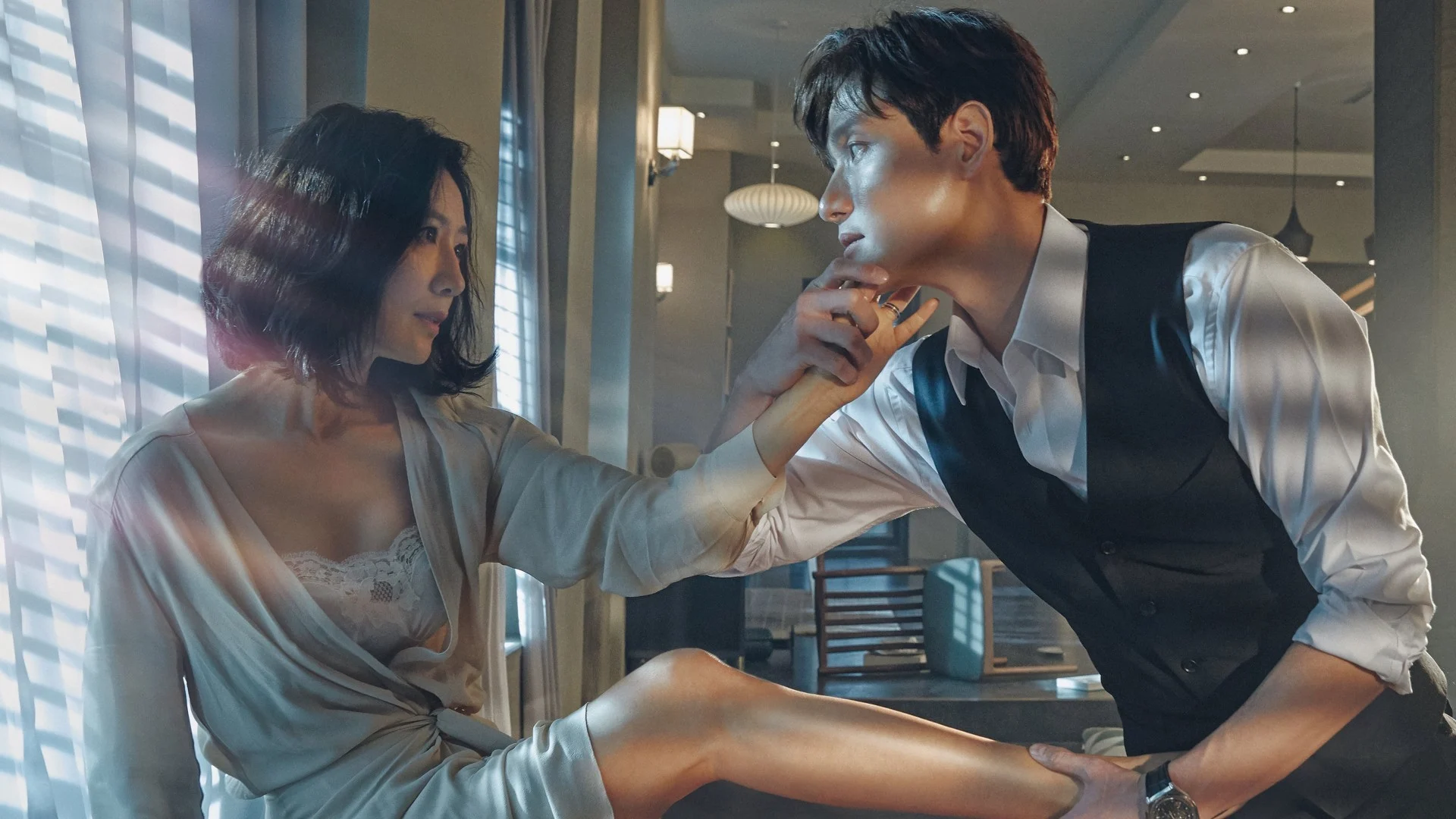 A World of Married Couple “โลกแห่งเกมความรัก ที่ไม่มีใครเป็นผู้ชนะ”