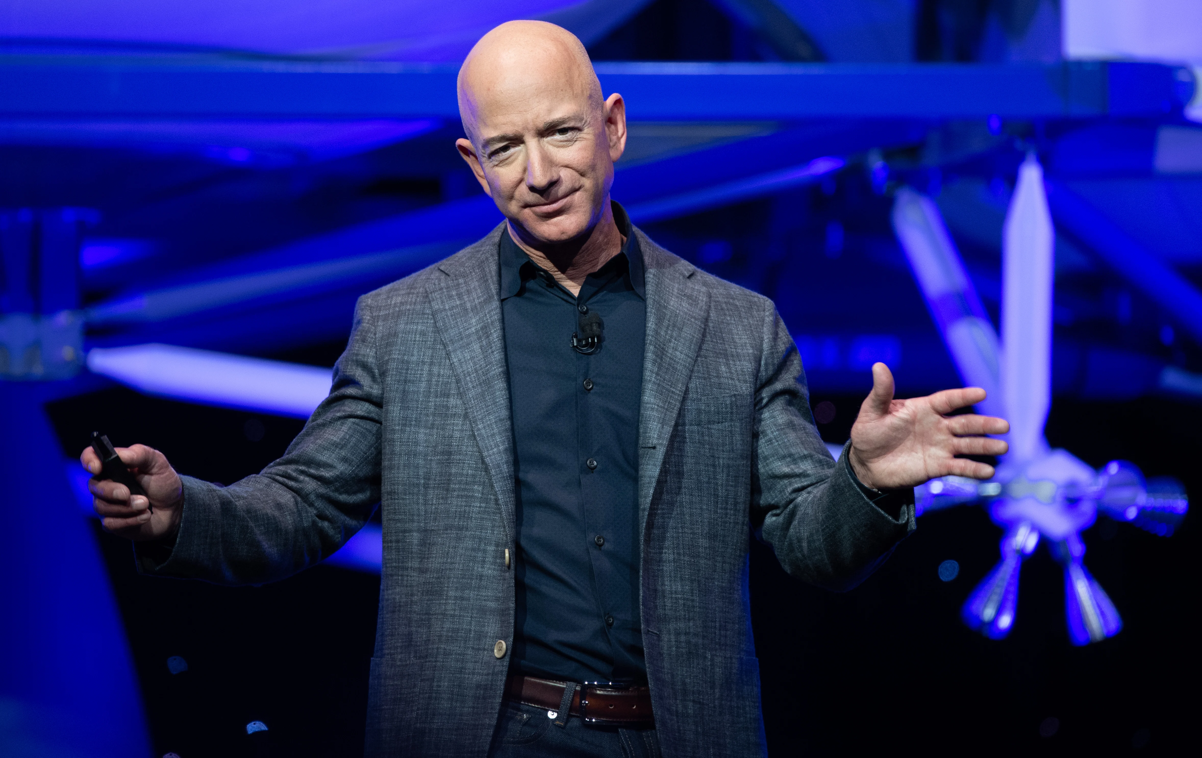 เจฟฟ์ เบซอส เศรษฐีเบอร์ 1 ของโลก ขายหุ้น Amazon สัดส่วน 1.8% มูลค่าเกือบแสนล้าน