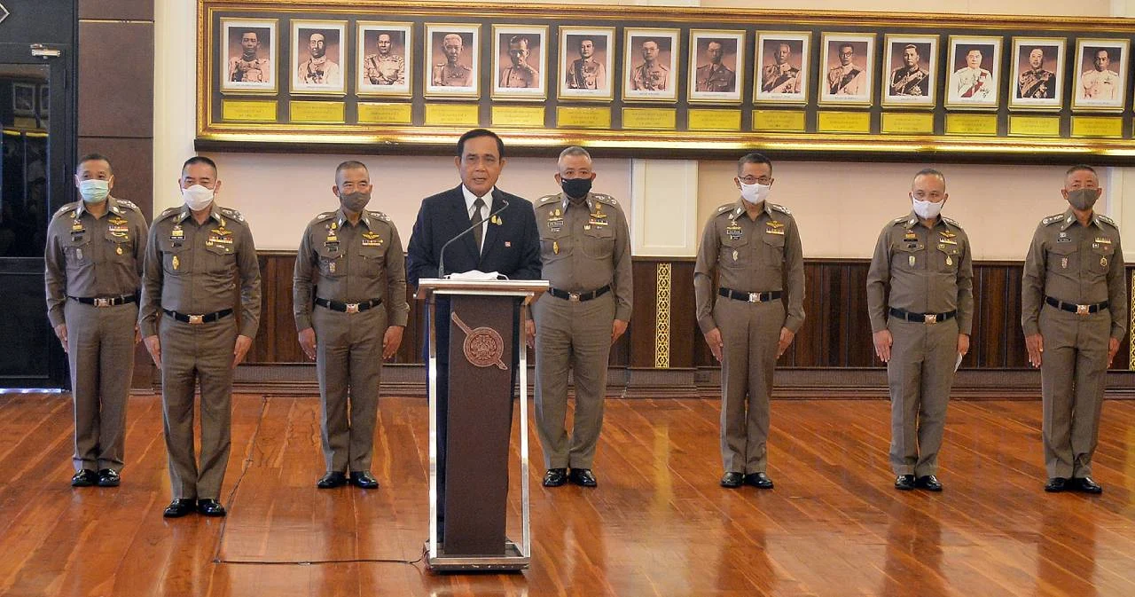 นายกฯ แนะนักศึกษาสนใจเรื่องเรียน เรื่องมีงานทำ อย่าเสียสมองกับเรื่องไม่สำคัญ