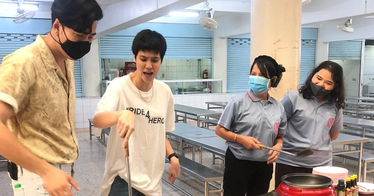 “โย่ง อาร์มแชร์” ขอทำดีโชว์ฝีมือการทำอาหารเลี้ยงคนในชุมชน ในช่วงโควิด-19