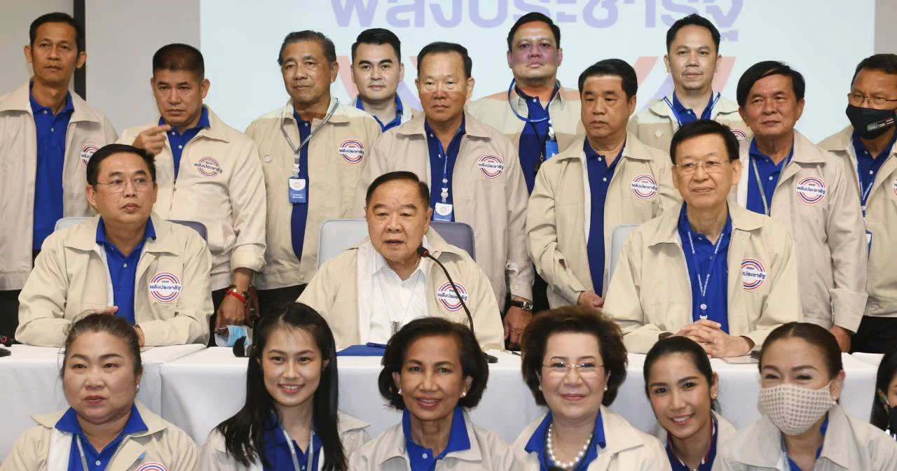 ‘หัวหน้าป้อม’ เข้าพรรคครั้งแรกตั้ง 10 รองหัวหน้า-ประกาศพลังประชารัฐพร้อมเป็นรัฐมนตรี