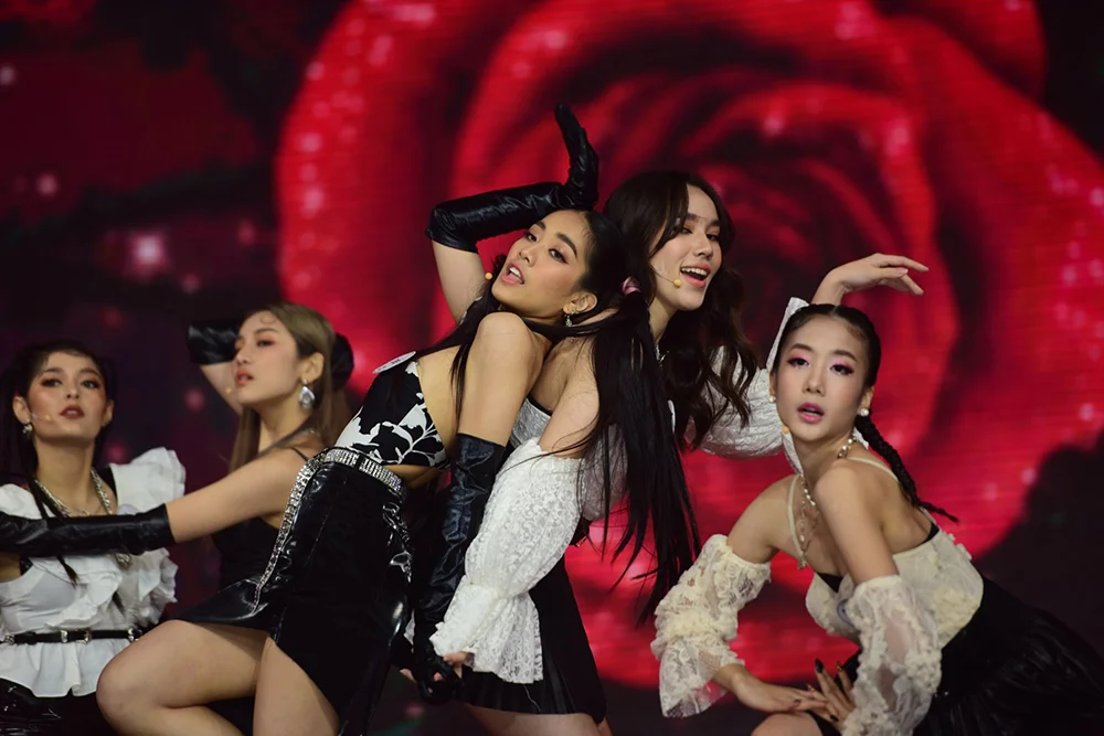 4EVE Girl Group Star