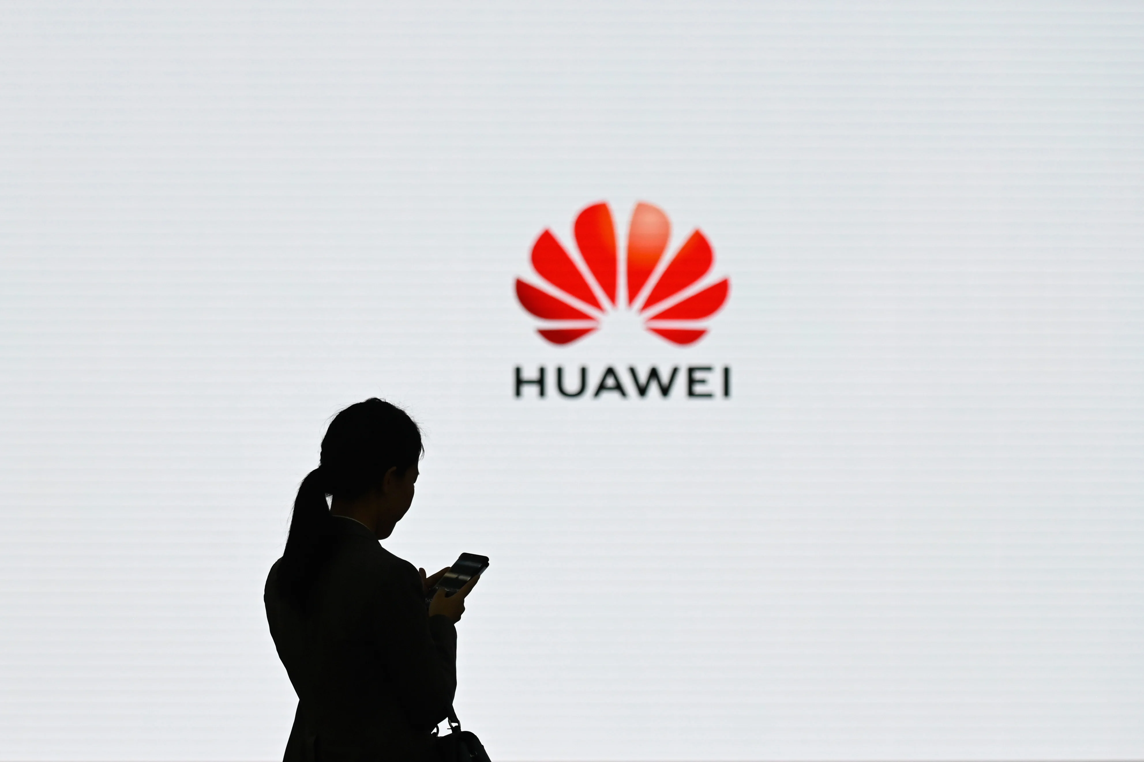 Huawei ปฏิเสธข่าวลือ เรื่องขายธุรกิจสมาร์ทโฟนรุ่นเรือธง หลังสหรัฐฯ ยังไม่มีท่าทีปลดแบน