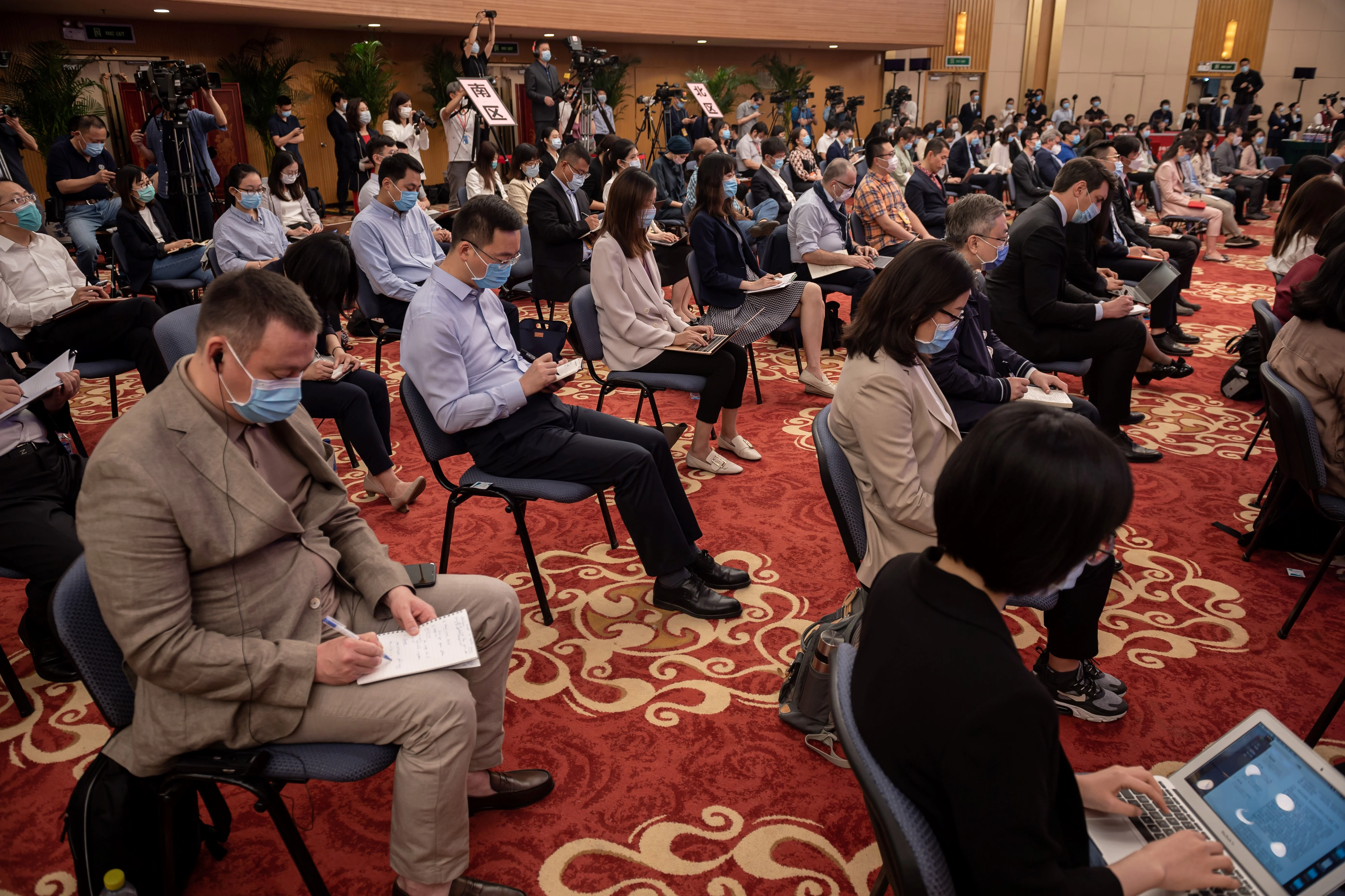 รัฐบาลจีนงดต่อใบอนุญาตให้กับสื่อชาวต่างชาติ ประจำสำนักข่าวสหรัฐฯ ในจีน