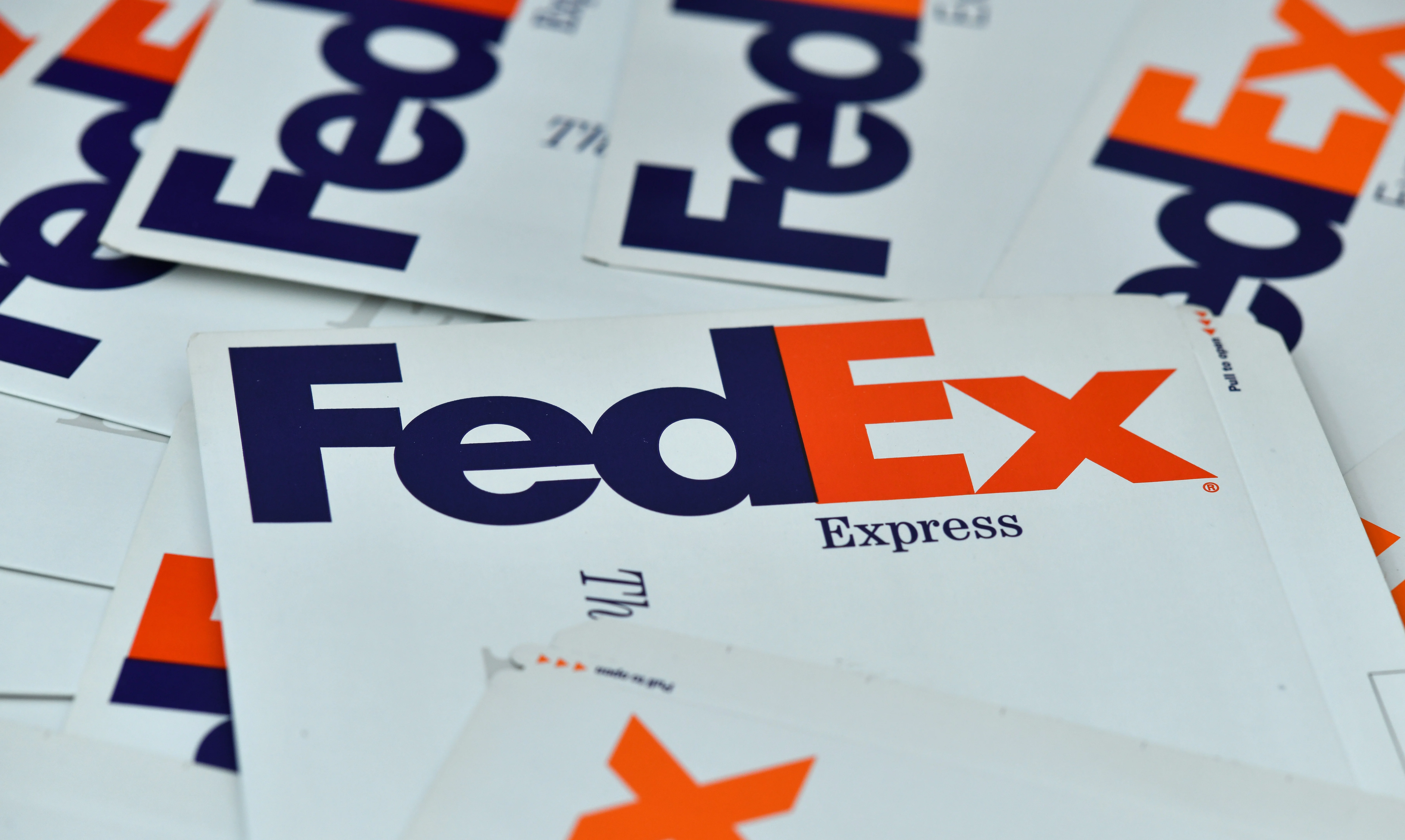 FedEx มาแรง น้ำมันถูก-คนสั่งของออนไลน์ ส่งกำไรไตรมาสล่าสุดเพิ่ม 60%