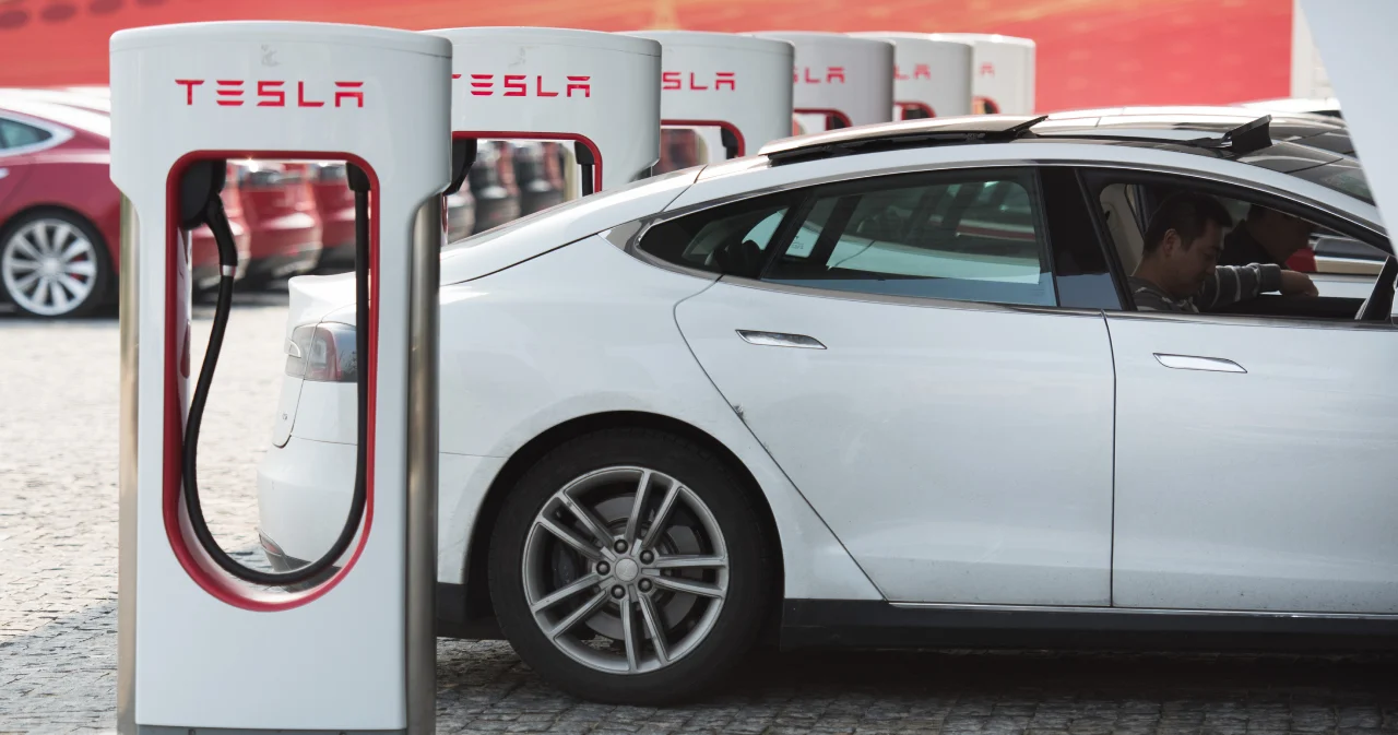 Elon Musk ประกาศ Tesla ราคาใกล้เคียงกับรถยนต์ใช้น้ำมัน คือประมาณ 800,000 บาท