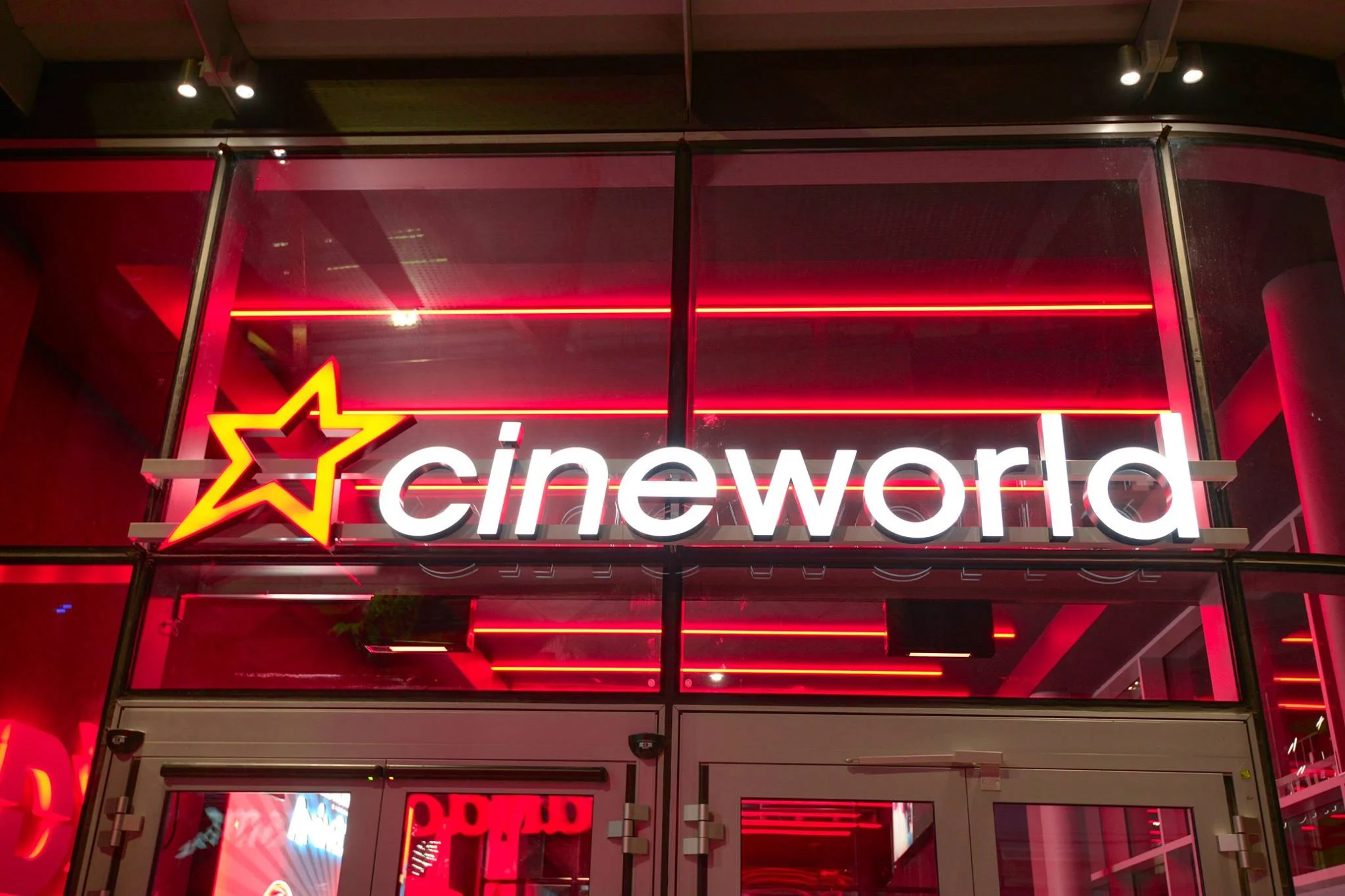 cineworld ปิดโรงหนังชั่วคราวกว่า 600 แห่งในสหรัฐฯ และอังกฤษ หลังไร้หนังทำเงินเข้าฉาย