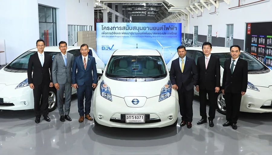 นิสสัน มอบ รถยนต์พลังงานไฟฟ้ารุ่นแรกให้ไทย 5 คัน เพื่อการวิจัยต่อยอด