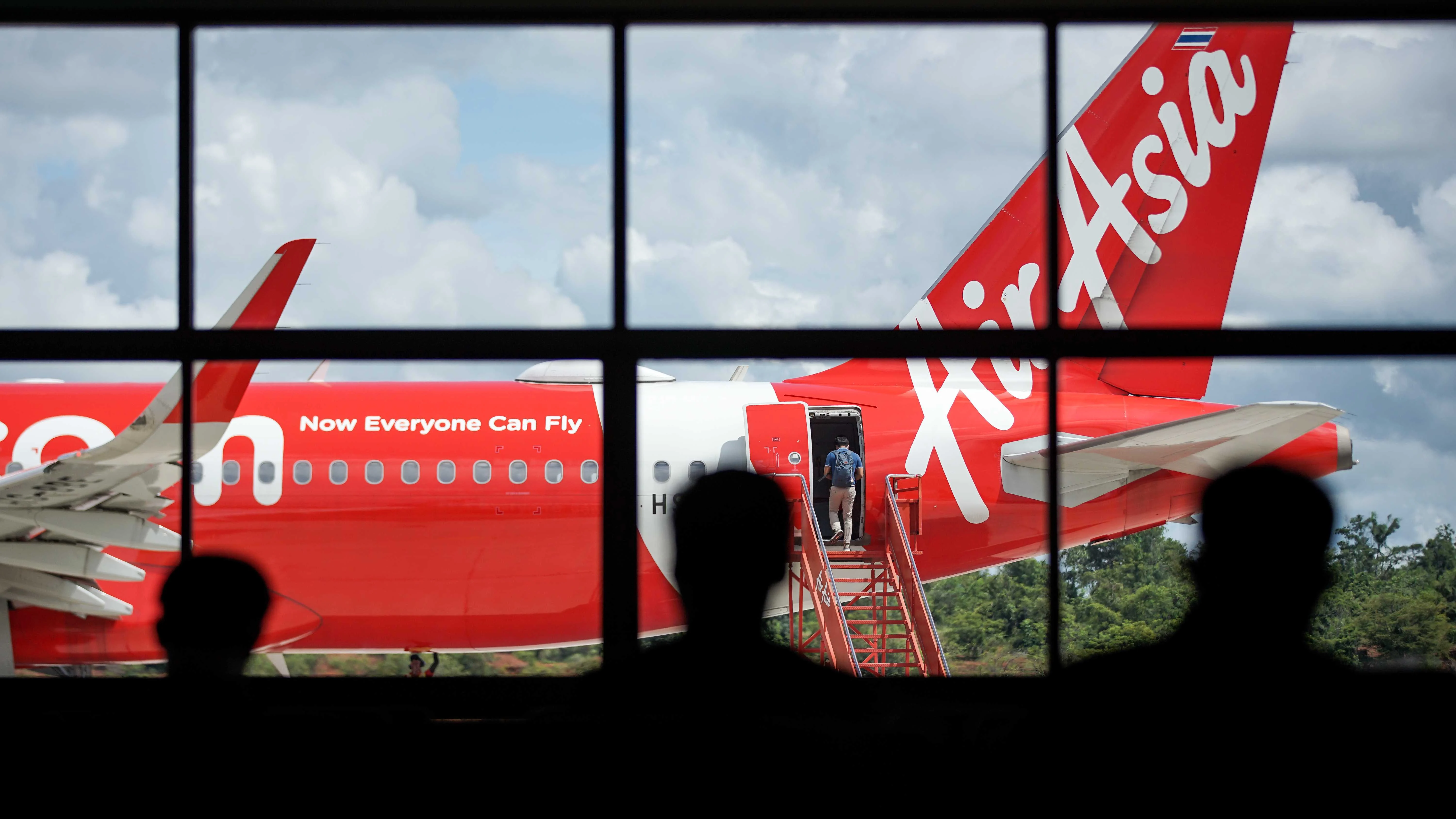 รัฐบาลมาเลเซียเตรียมอนุมัติเงินกู้ให้ AirAsia 7,500 ล้านบาท บรรเทาผลกระทบจากโควิด-19