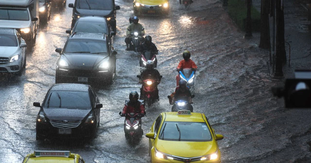 กรมอุตุนิยมวิทยา เตือน กรุงเทพ ปริมณฑล ฝนตกหนัก 70% 