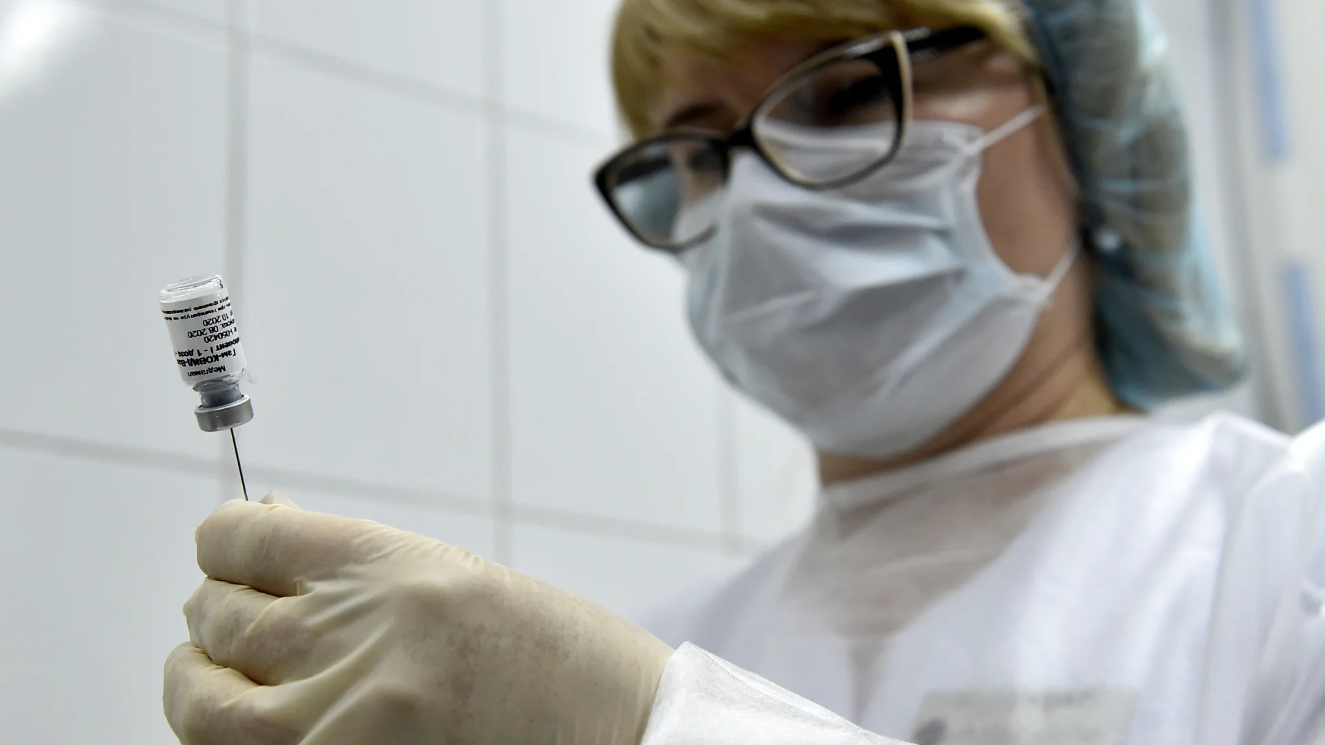 รัสเซียวางแผนฉีดวัคซีนโควิด-19 ให้ทหารกว่า 400,000 นาย แต่ปูตินยังไม่ฉีดจนกว่าจะอนุมัติ