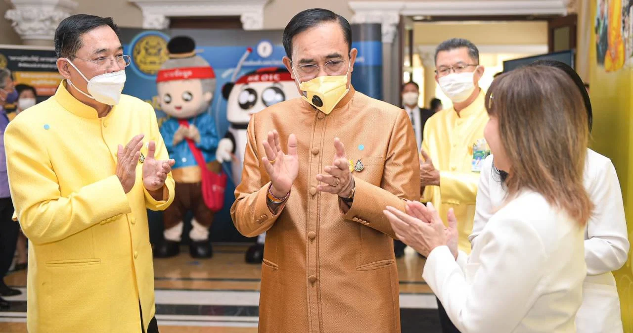 นายกฯ ชี้ข้อดีสวมชุดนักเรียน ‘ประหยัด-ปลอดภัย’ สิ้นเปลืองน้อยกว่าชุดไปรเวท