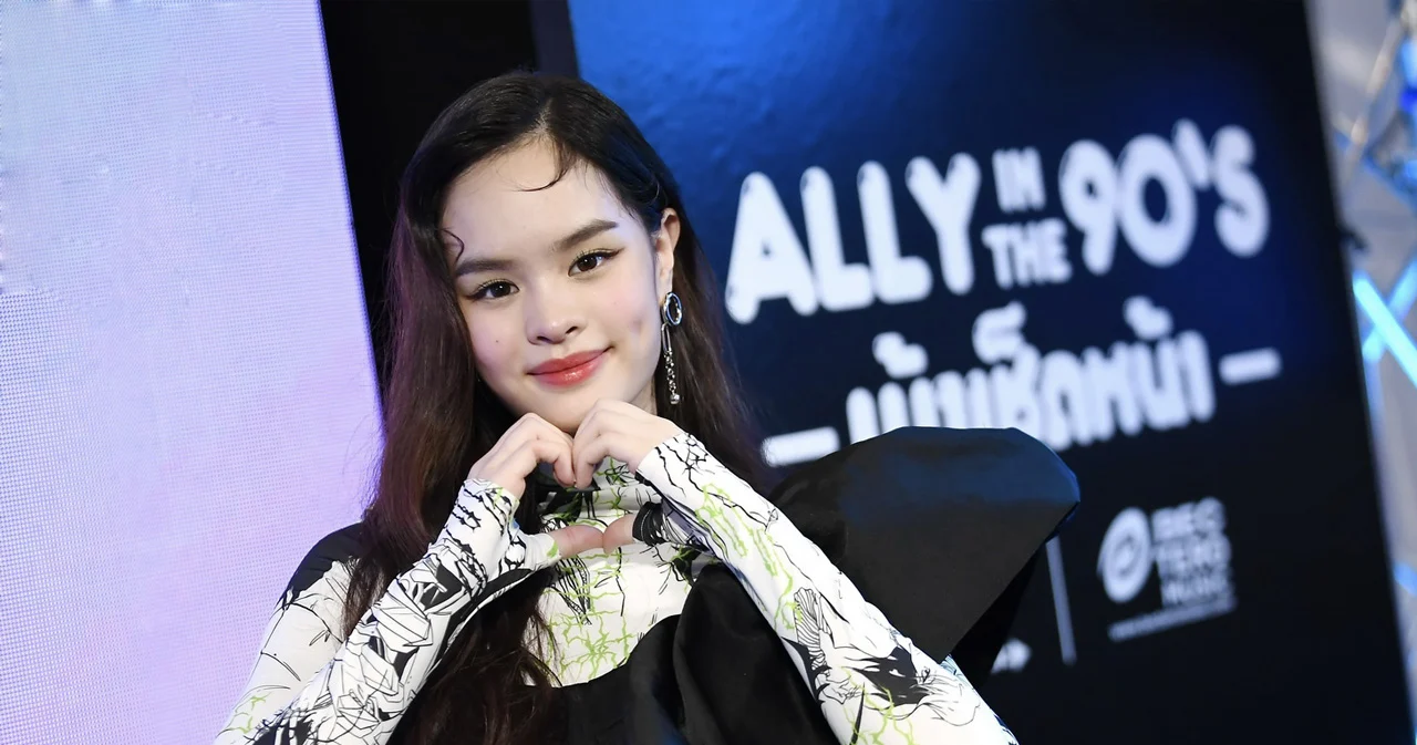 ‘แอลลี่’ ปัดฝุ่นเพลงฮิตในตำนานไอดอลยุค 90’S ‘ผ้าเช็ดหน้า’ ในโปรเจกต์ ALLY IN THE 90’S 
