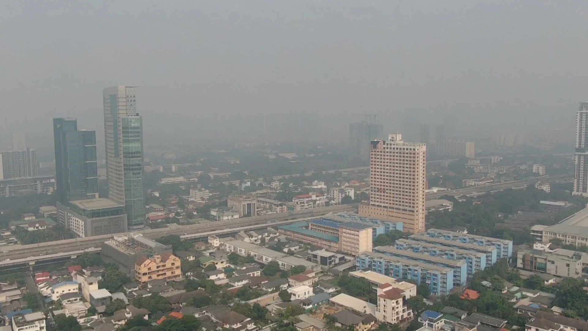 เช้านี้คุณภาพอากาศปานกลาง กทม.มีฝุ่นปกคลุม 70 พื้นที่