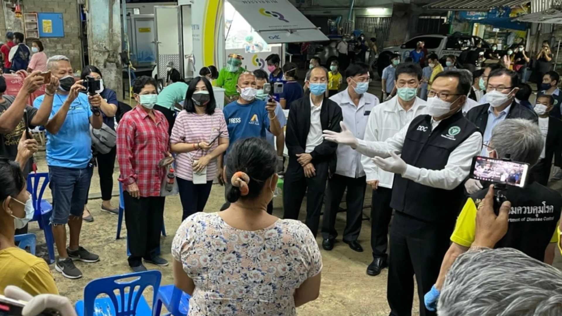 ‘อนุทิน’ ลงพื้นที่ จ.สมุทรสาคร เผยพบผู้ติดเชื้อโควิด-19 แล้ว 13 ราย ผู้ว่าฯ สั่งห้ามเคลื่อนย้ายแรงงานต่างด้าว