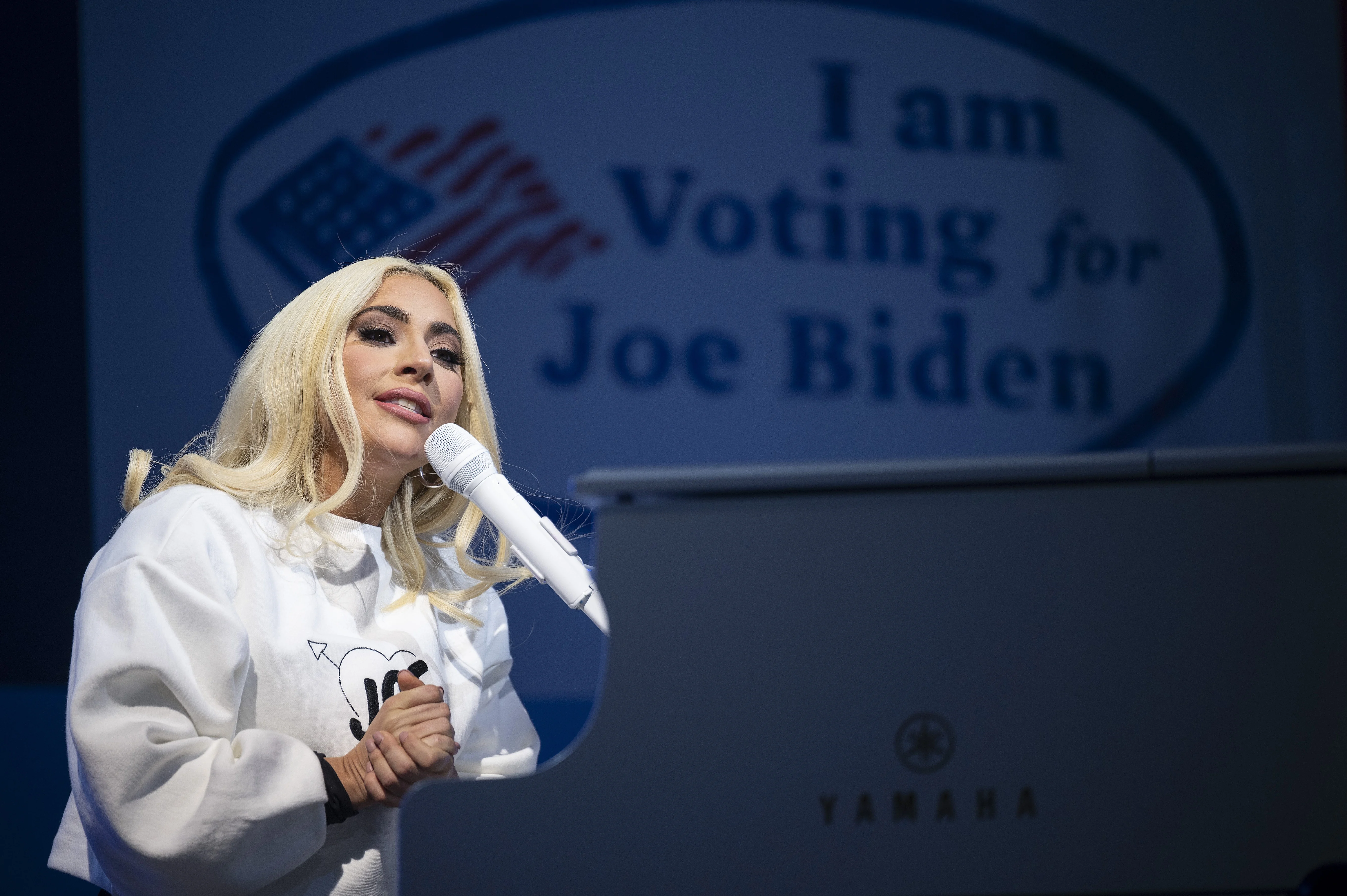 Lady Gaga ได้รับเลือกขึ้นร้องเพลงชาติ ในพิธีสาบานตนเข้ารับตำแหน่งประธานาธิบดีของ โจ ไบเดน