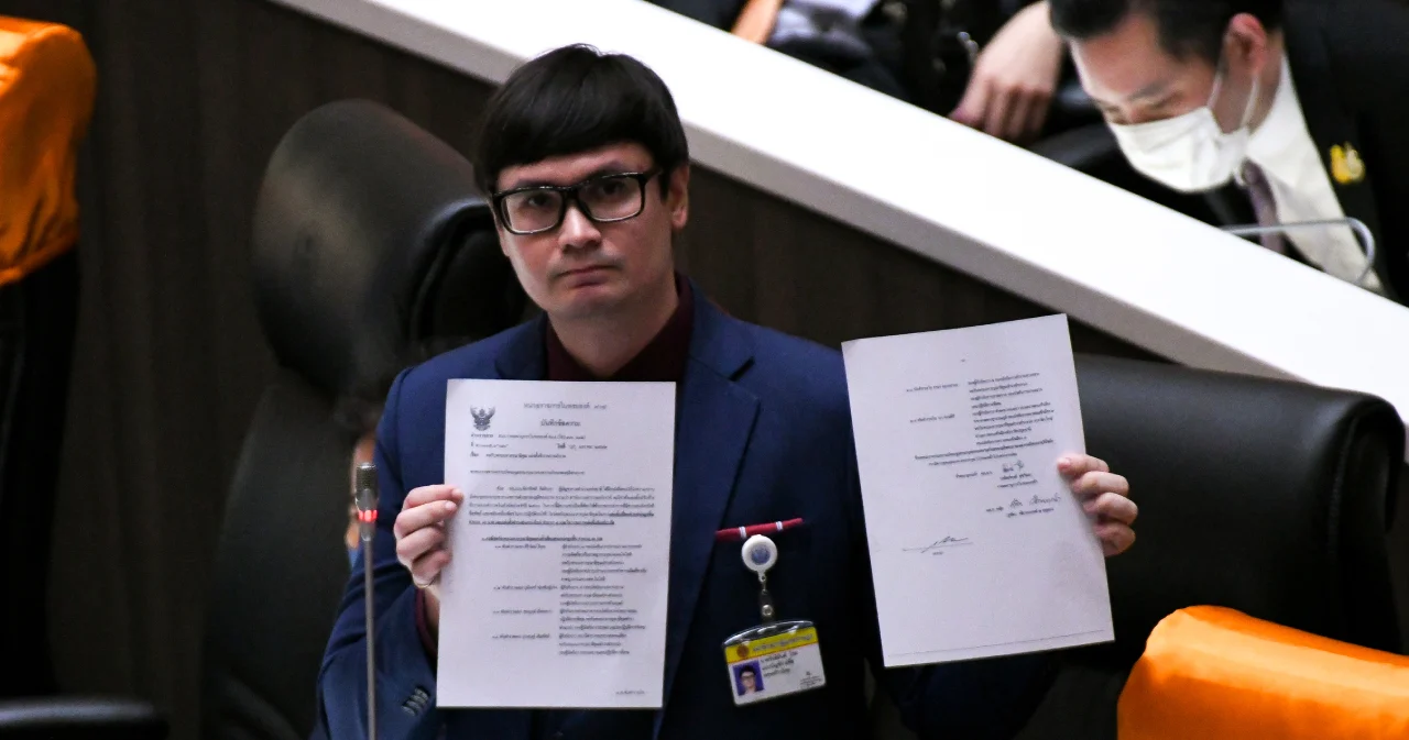 ‘รังสิมันต์ โรม’ ปูด ตั๋วตำรวจพัวพันโยกย้าย ทำคนตั้งใจทำงานเสียกำลังใจ