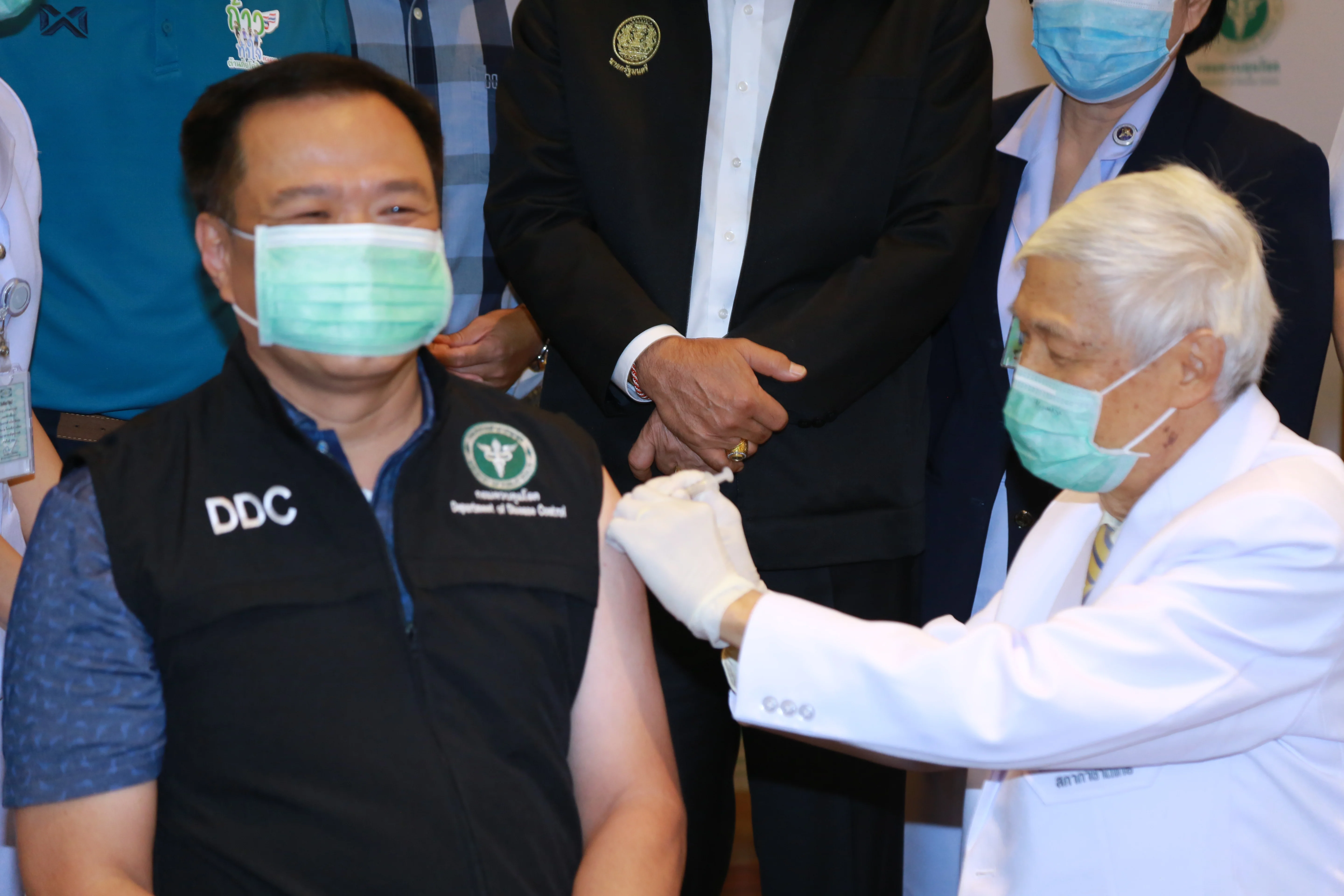 เปิดจองคิวฉีควัคซีนโควิด-19 สำหรับประชาชนทั่วไป 4 ช่องทาง