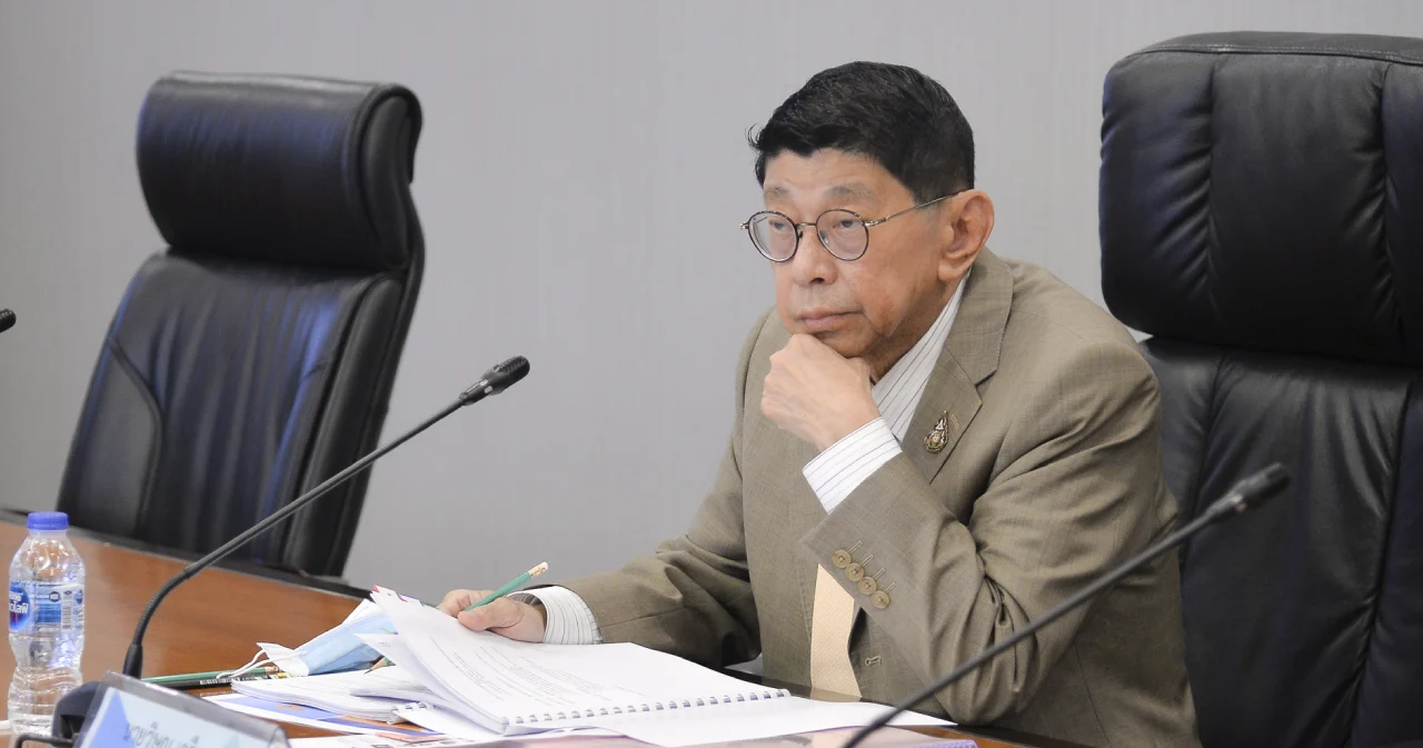 ‘วิษณุ’เผย เตรียมประสานสภาฯ ขอวันเปิด-ปิดประชุมสภาสมัยวิสามัญฯ โหวตแก้ รธน.วาระ3