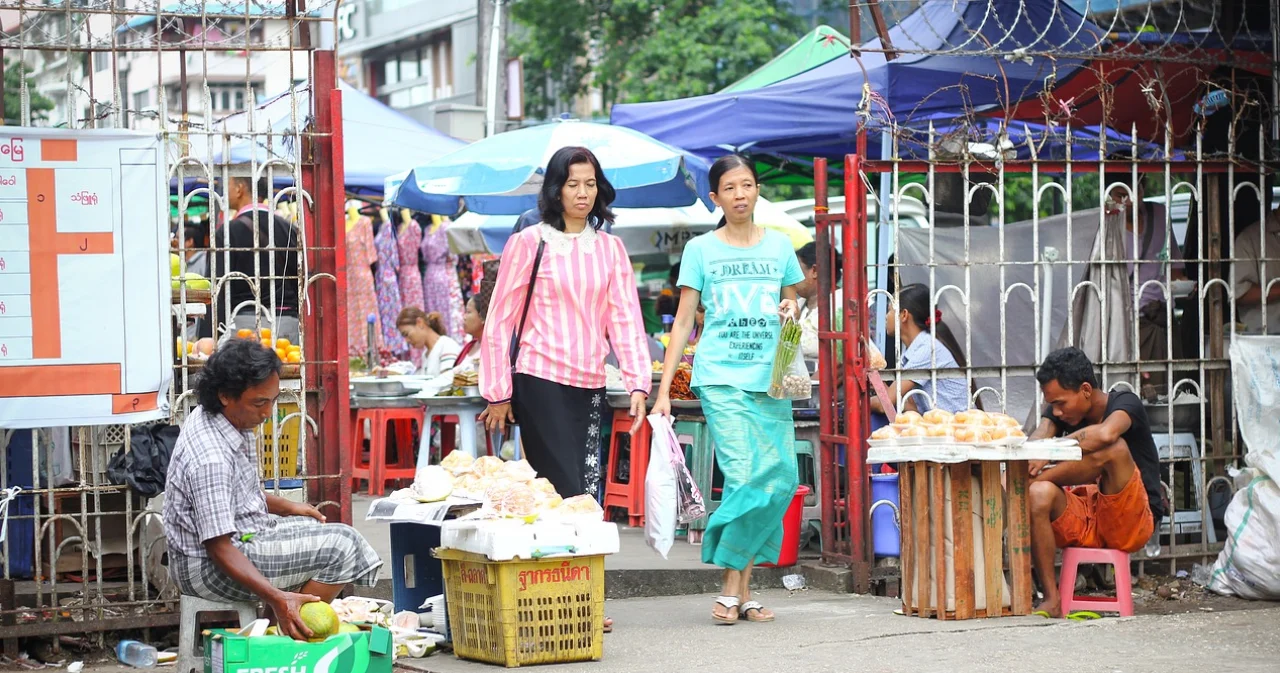 นายกฯ แจงกองข้าว 700 กระสอบที่สบเมย เป็นการค้าขายปกติ ไม่ใช่การช่วยเหลือทางทหาร