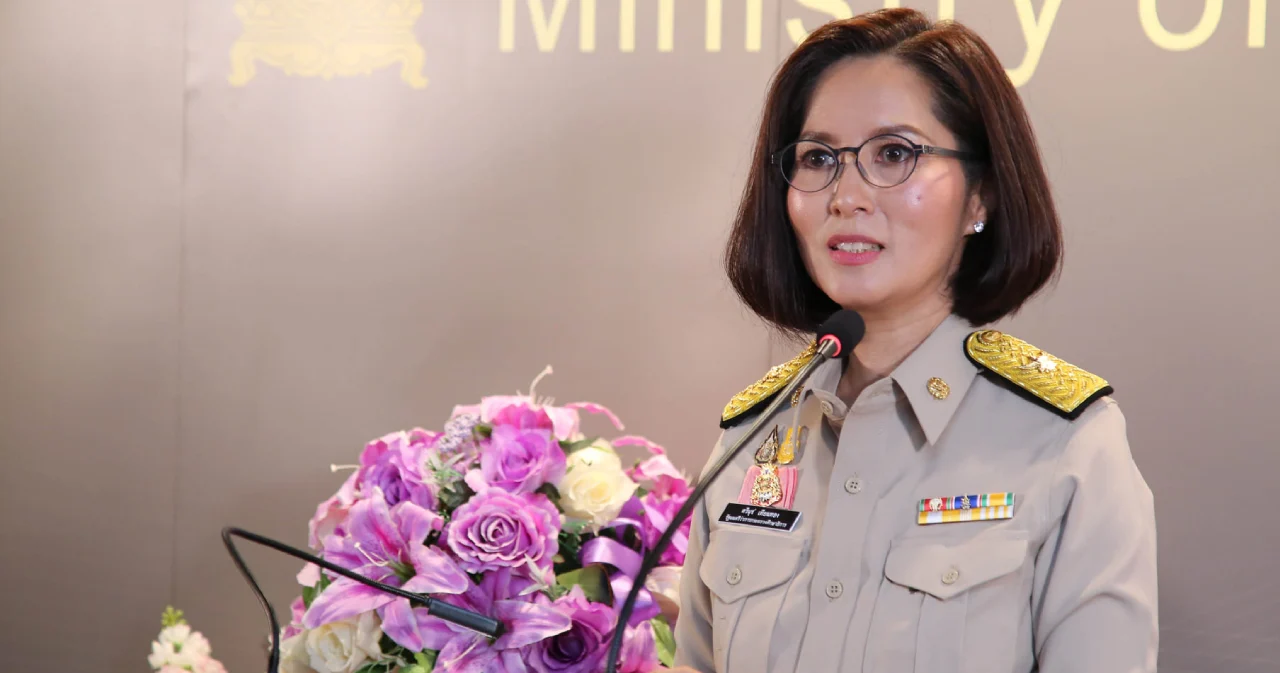 ‘ตรีนุช’กักตัว 14 วัน หลังเปิดบ้านรับบุคคลแสดงความยินดีนั่ง รมว.ศธ. แต่พบว่ามีคนติดโควิด
