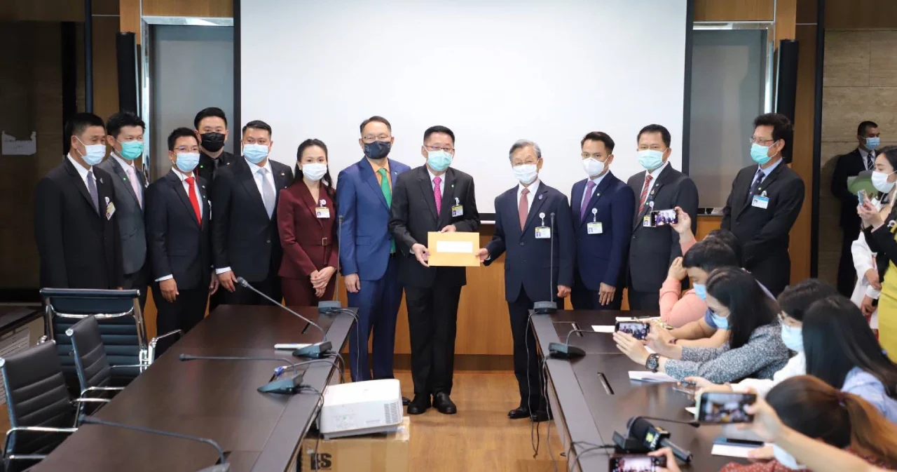 ‘เพื่อไทย’ยื่น’ชวน’ส่งศาลรัฐธรรมนูญ วินิจฉัยความเป็นรัฐมนตรี ‘ประยุทธ์’