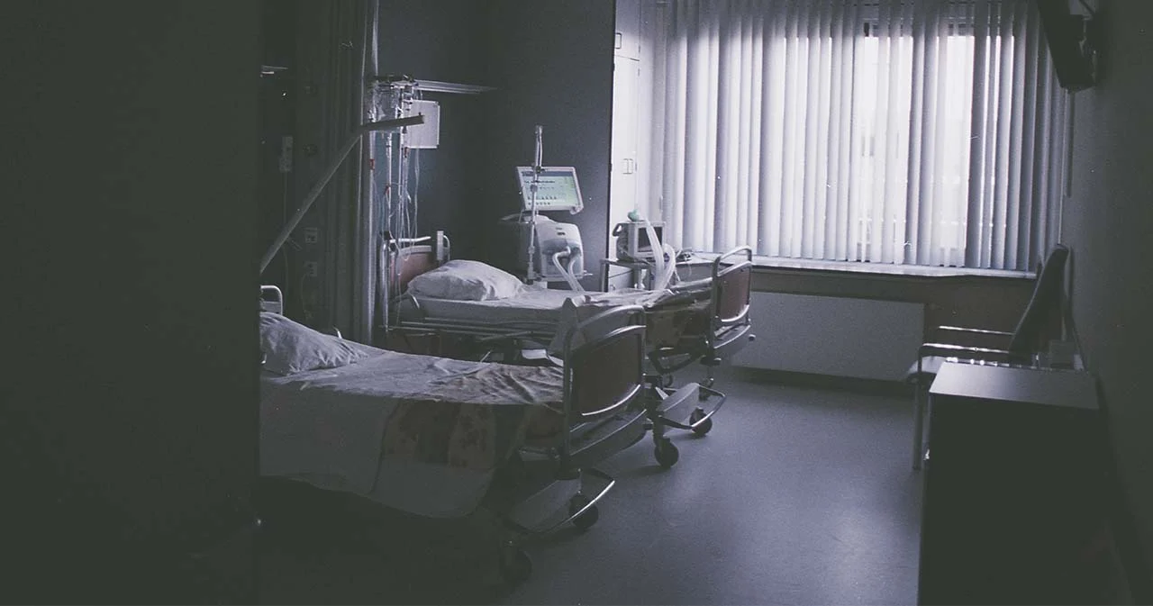 หญิงสูงวัยติดโควิด-19 ยกครัวกักตัวที่บ้านไร้ความช่วยเหลือ 3 วัน เสียชีวิตแล้ว 1 ราย