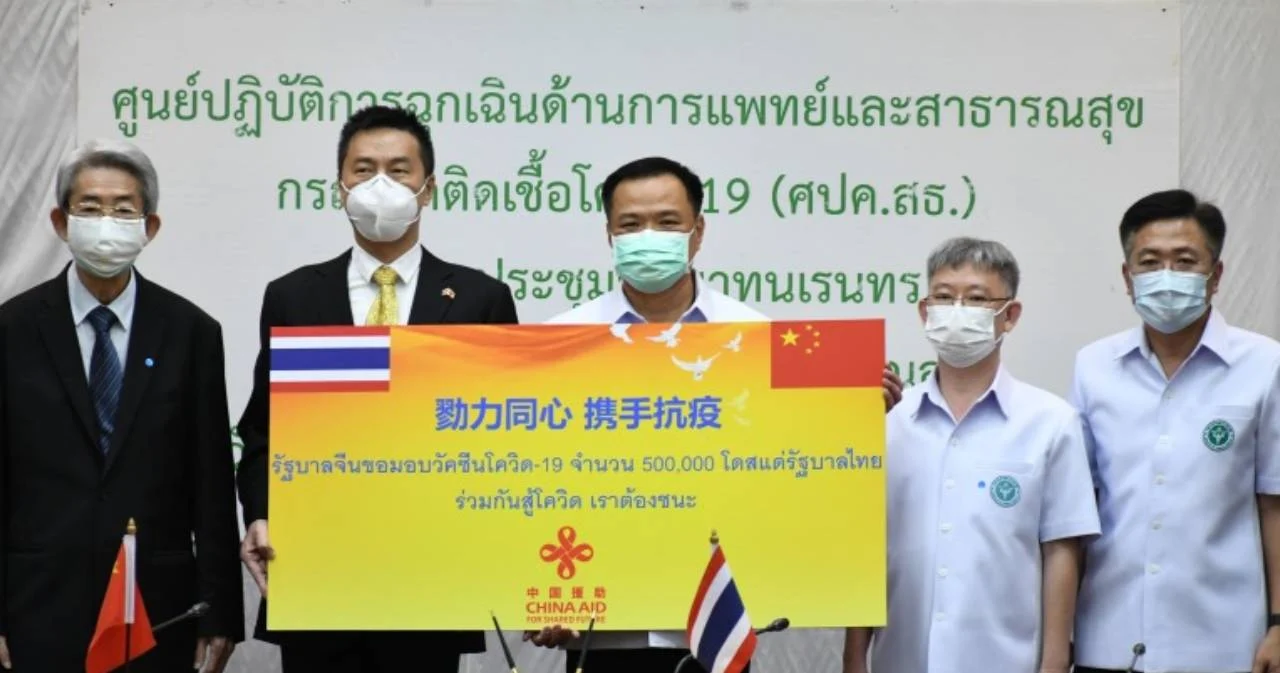 ‘อนุทิน’ รับมอบ ‘ซิโนแวค’ 5 แสนโดส จากรัฐบาลจีน เผยจัดซื้อวัคซีนเพิ่มทุกเดือน