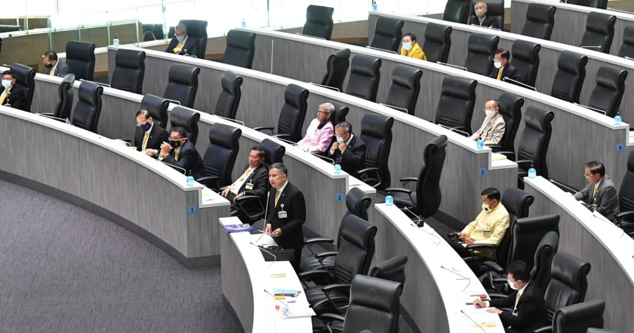 ‘พรเพชร’ เผย ส.ว. พร้อมประชุมสัปดาห์หน้า สมาชิก-ข้าราชการ ฉีดวัคซีนแล้ว