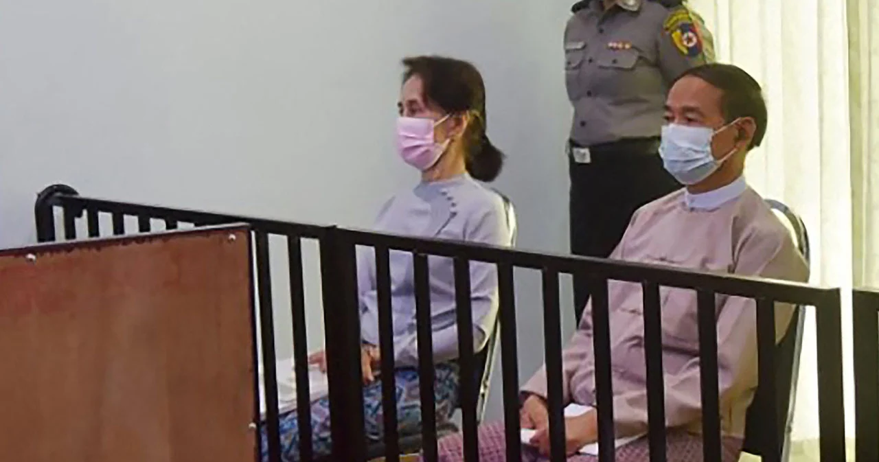 ‘อองซาน ซูจี’ ถูกตั้งข้อหารับสินบน เกือบ 19 ล้านบาท พร้อมทองคำ อาจถูกจำคุกสูงสุด 15 ปี