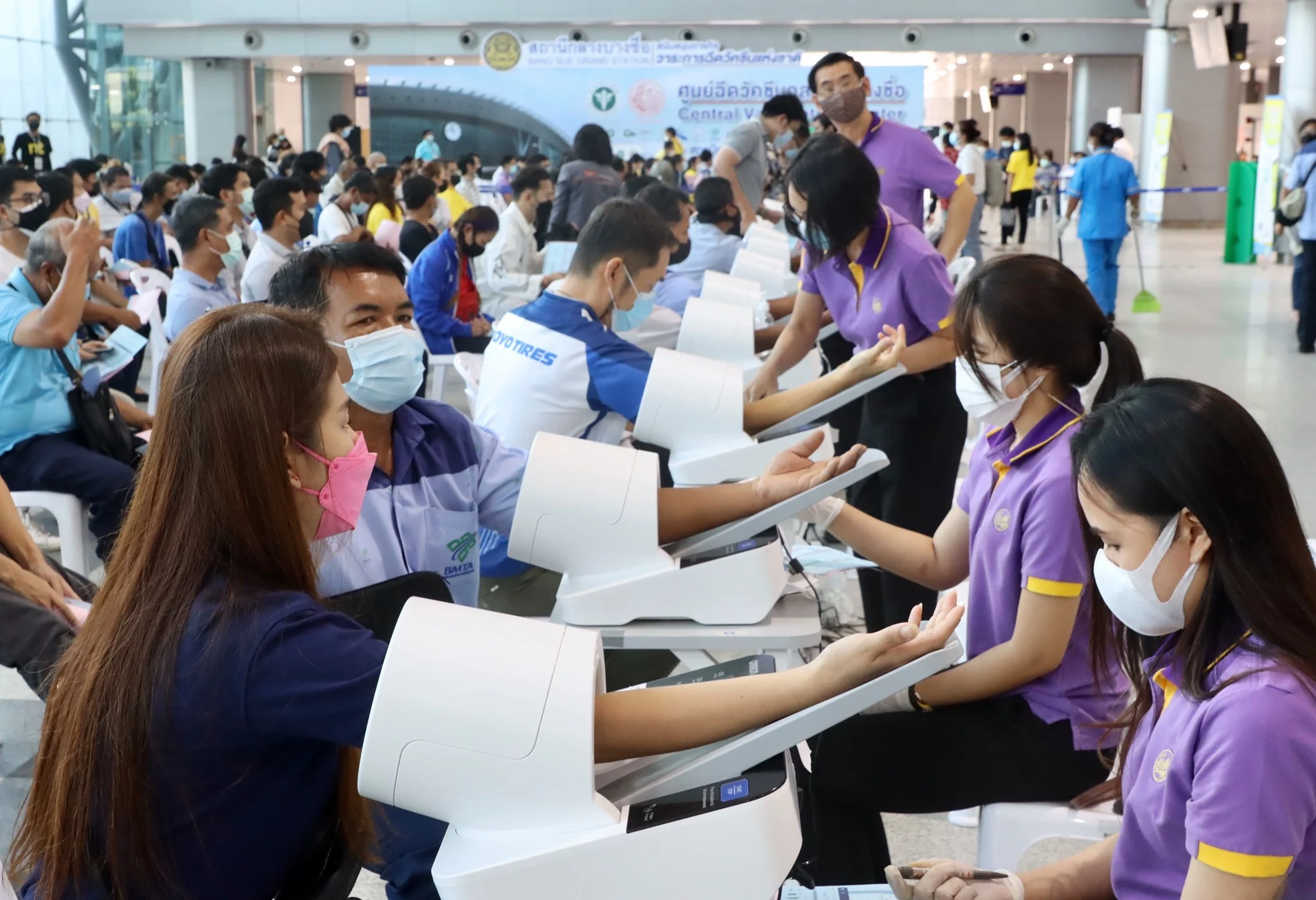 ศบค.ดึงแพทย์จบใหม่ 2,000 คน รับมือผู้ป่วยโควิดล้น
