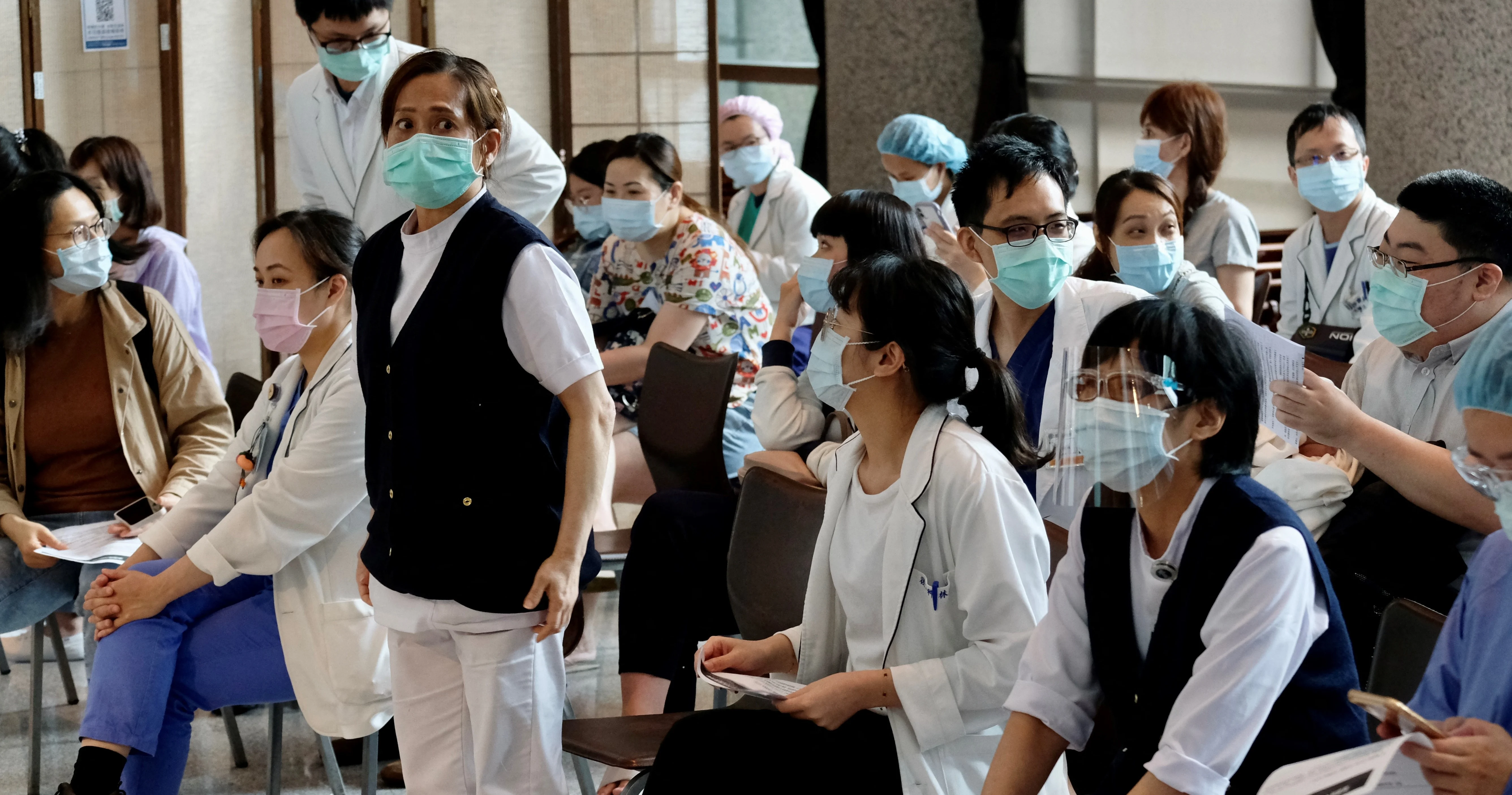 ไต้หวันอนุมัติฉีดวัคซีนสลับยี่ห้อ ‘แอสตร้าฯ-mRNA’ ให้กลุ่มเสี่ยง