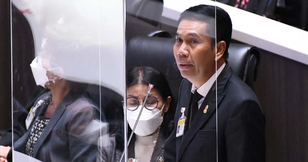 ‘สุทิน’ เปิดภาพกลางสภา “ขนอะไรมาจ๊ะ” บอกหมดหวังแล้ว ‘ชวน’ นัดโหวตอภิปรายไม่ไว้วางใจพรุ่งนี้