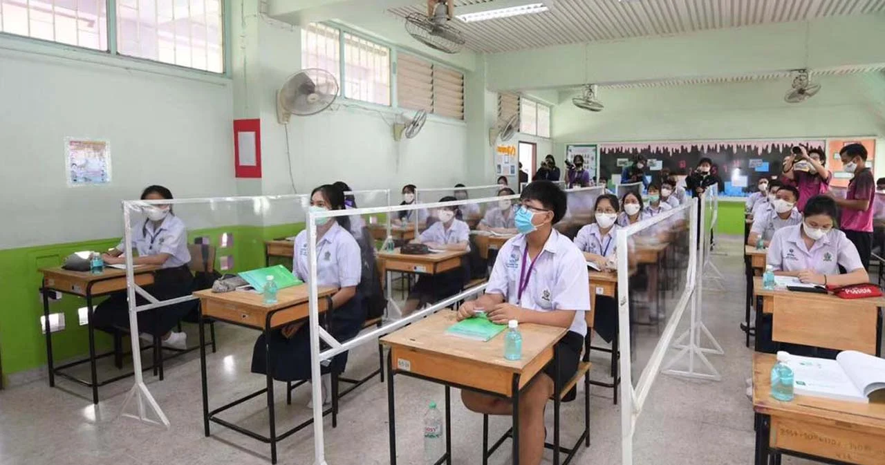 สพฐ. เร่งถอดบทเรียนหลังพบเปิดเทอมนักเรียนติดโควิด ชี้พบเด็กติดเชื้อจากผู้ปกครอง