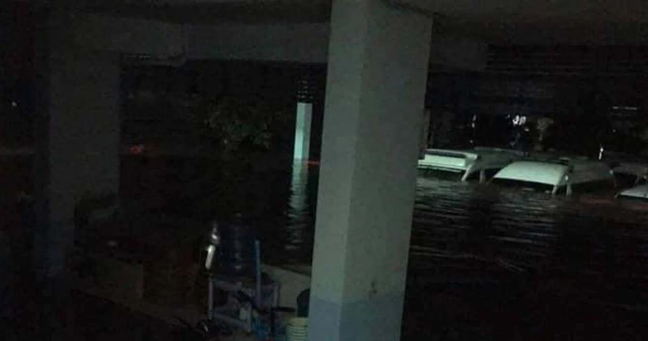 ‘ชัยภูมิ’ น้ำทะลักเข้าท่วม รพ.บำเหน็จณรงค์ เร่งอพยพผู้ป่วยกลางดึก