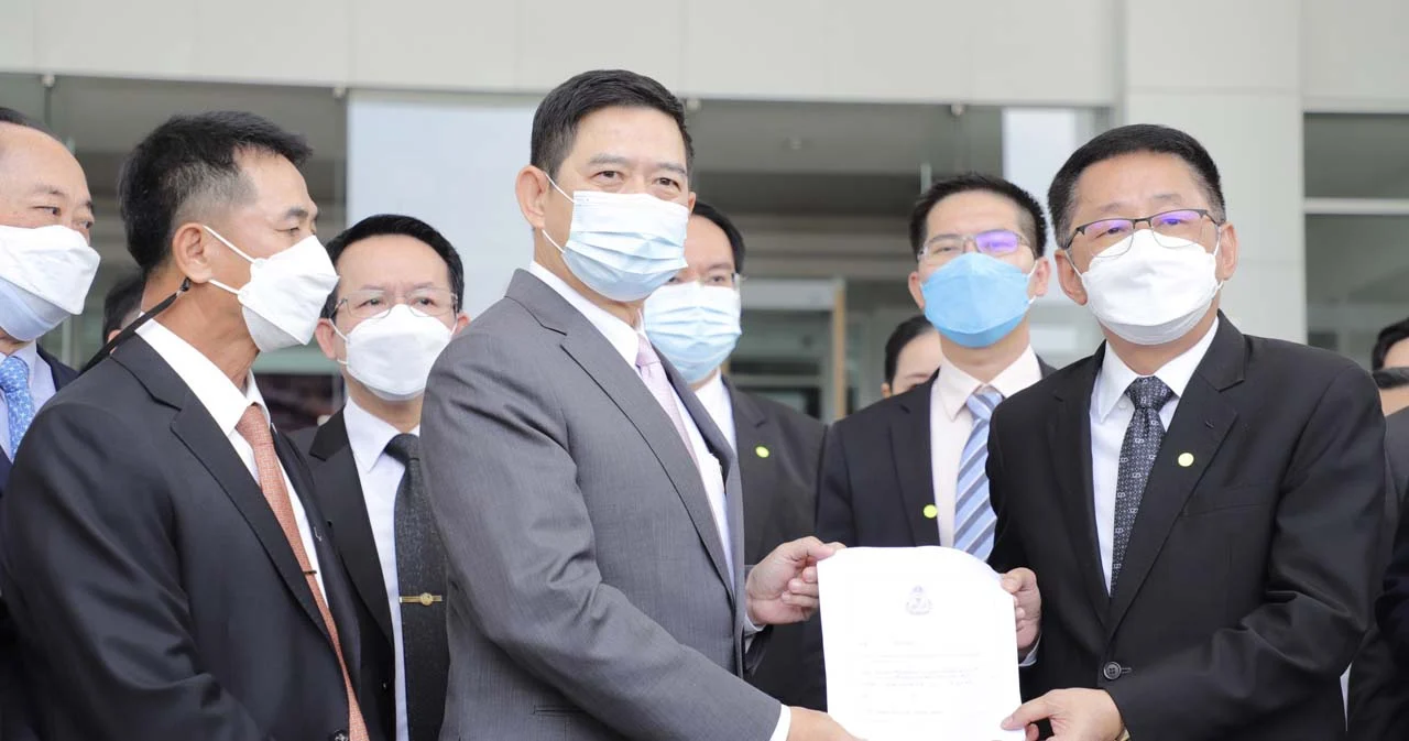 6 พรรคร่วมฝ่ายค้าน ยื่น ป.ป.ช. เอาผิดนายกฯ และครม.ทั้งคณะ บริหารโควิดผิดพลาด-ทุจริต