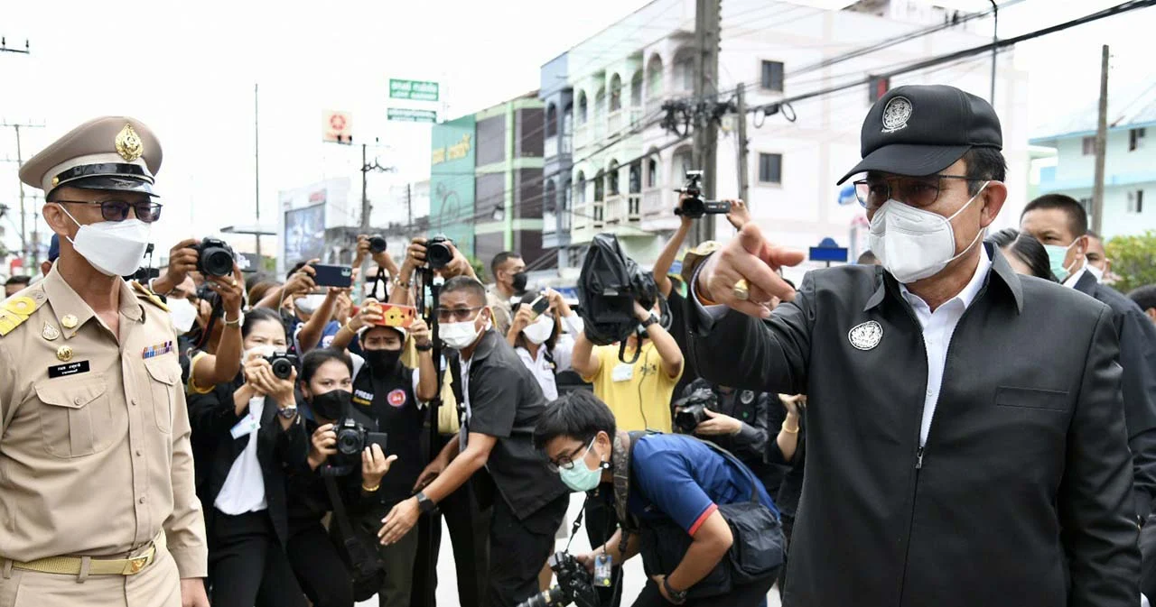 นายกฯ ลงพื้นที่ จ.นครศรีธรรมราช ฝากฟัง เพลงชาติ-สามัคคีชุมนุม  เชื่อสถานการณ์น้ำไม่เหมือนปี 54