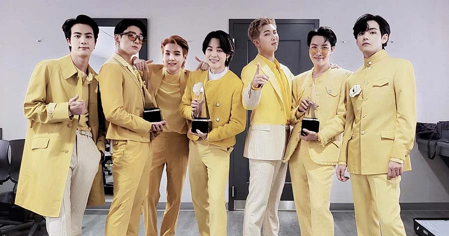 BTS สร้างประวัติศาสตร์ใหม่ ขึ้นแท่นศิลปินเอเชียกลุ่มแรกที่คว้ารางวัลใหญ่ ‘Artist Of The Year’ จากงาน 2021 American Music Awards