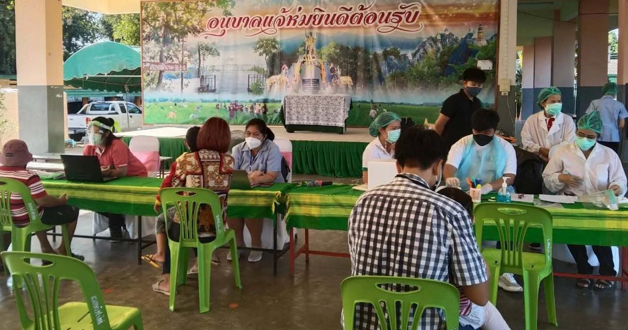 เด็กอนุบาล 3 ร.ร.อนุบาลแจ้ห่ม ลำปาง ติดโควิด พบมาจากวงคลัสเตอร์คนขับรถ รพ.