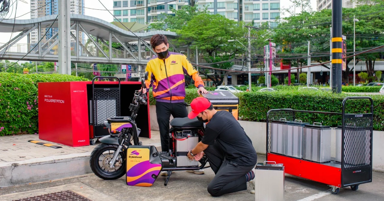 ‘โรบินฮู้ด’ เดินหน้าโมเดลให้เช่าขับ ‘มอเตอร์ไซค์ไฟฟ้า’ เปิดสถานีเปลี่ยนแบตเฟสแรก 14 จุดทั่วกรุง