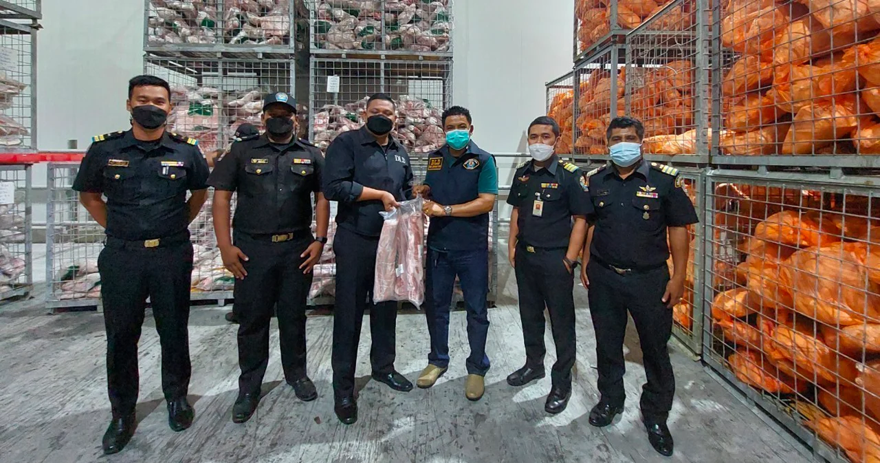 ปศุสัตว์สงขลา ทลายห้องเย็นเอกชน กักตุนหมูแช่แข็งกว่า 2 แสนกิโล