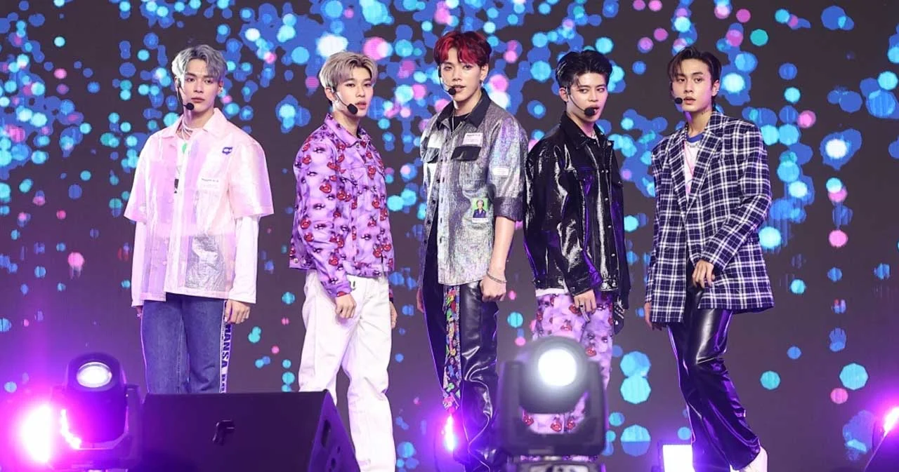 แฟน ๆ ประทับใจ โชว์แรกแบบพร้อมหน้าของ 5 หนุ่มจาก ‘LAZ iCON’