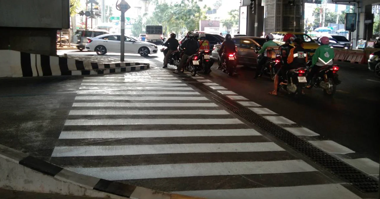 ‘ทางม้าลาย’ กลับมาชั่วข้ามคืนหลังมีคนโพสต์ในโซเชียล